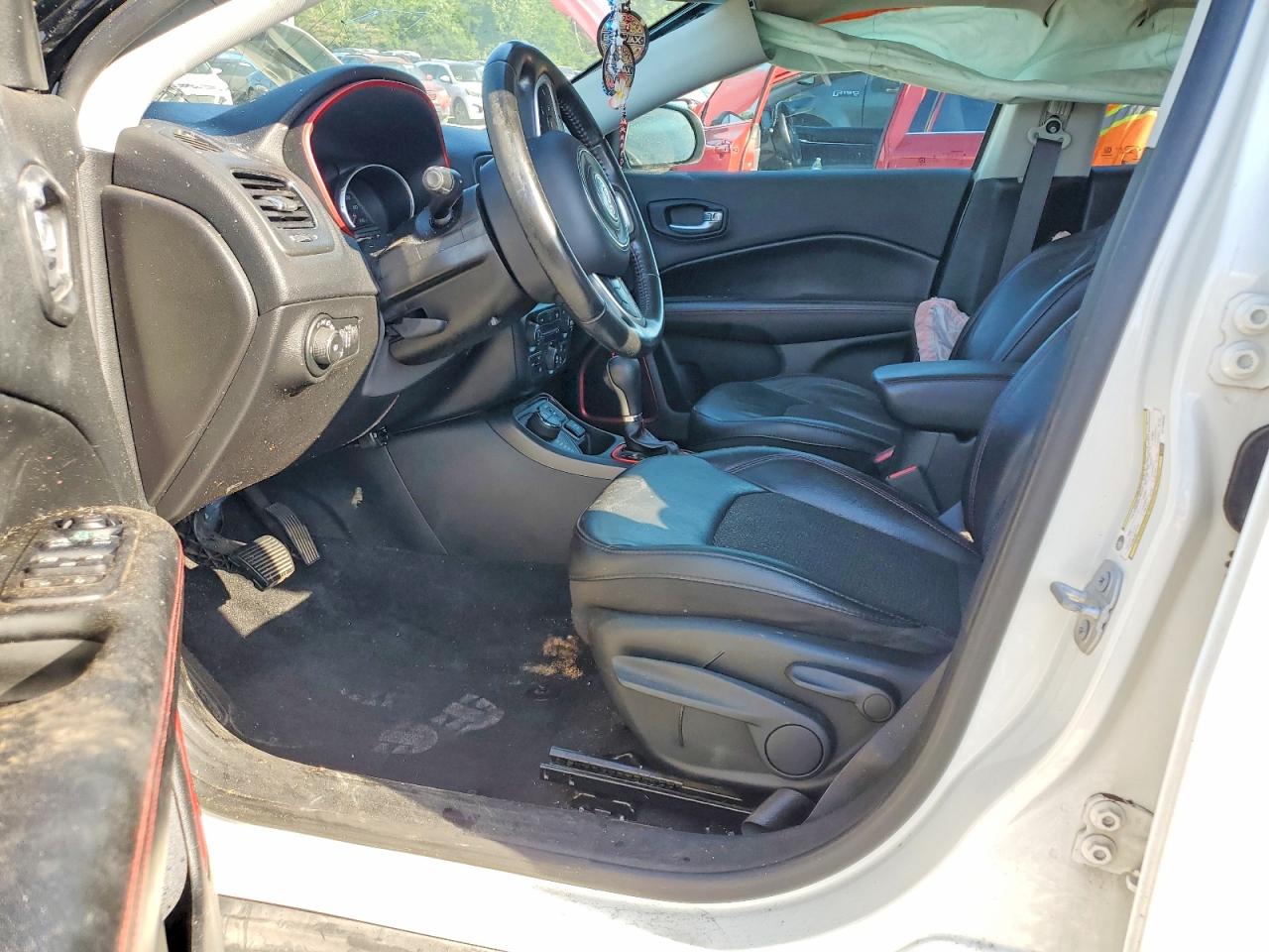 2019 Jeep Compass Trailhawk White vin: 3C4NJDDB1KT748008