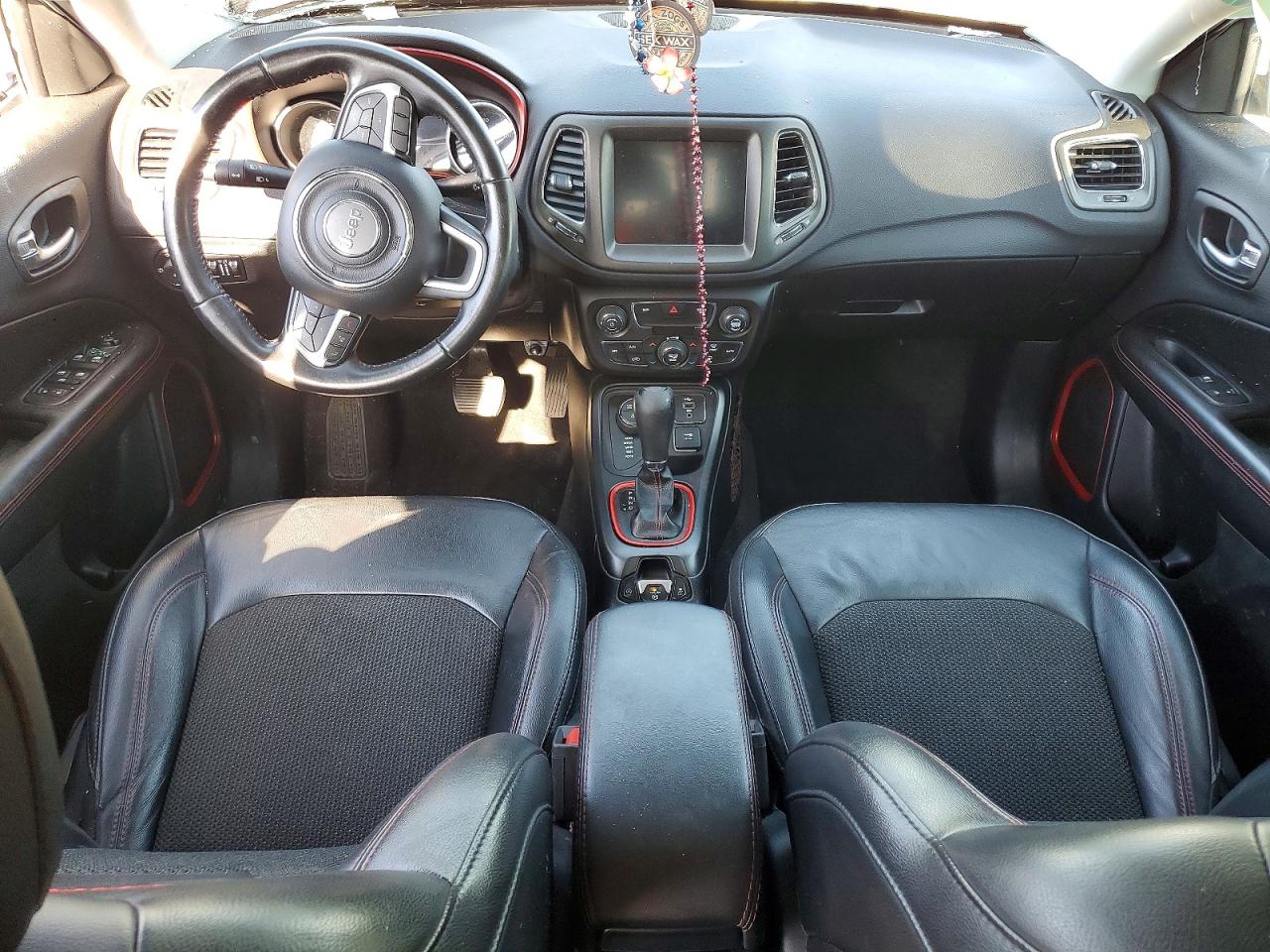 2019 Jeep Compass Trailhawk White vin: 3C4NJDDB1KT748008
