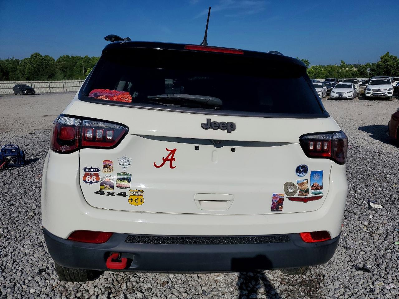2019 Jeep Compass Trailhawk White vin: 3C4NJDDB1KT748008