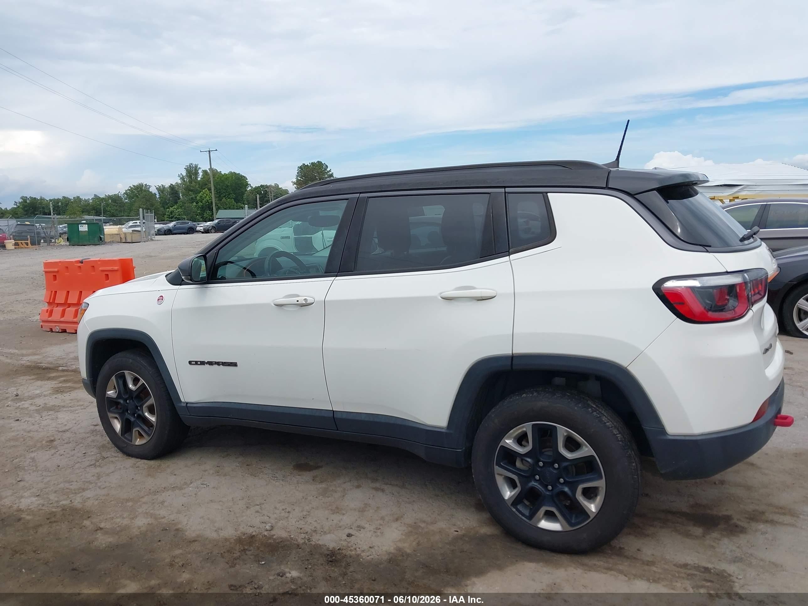 2017 Jeep New Compass Trailhawk 4x4 White vin: 3C4NJDDB3HT624038