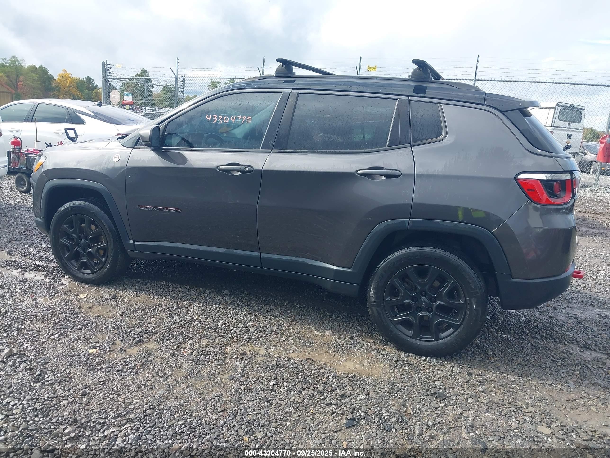2017 Jeep New Compass Trailhawk 4x4 Серый vin: 3C4NJDDB3HT675054