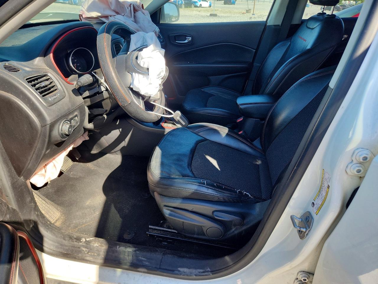 2019 Jeep Compass Trailhawk White vin: 3C4NJDDB3KT786243