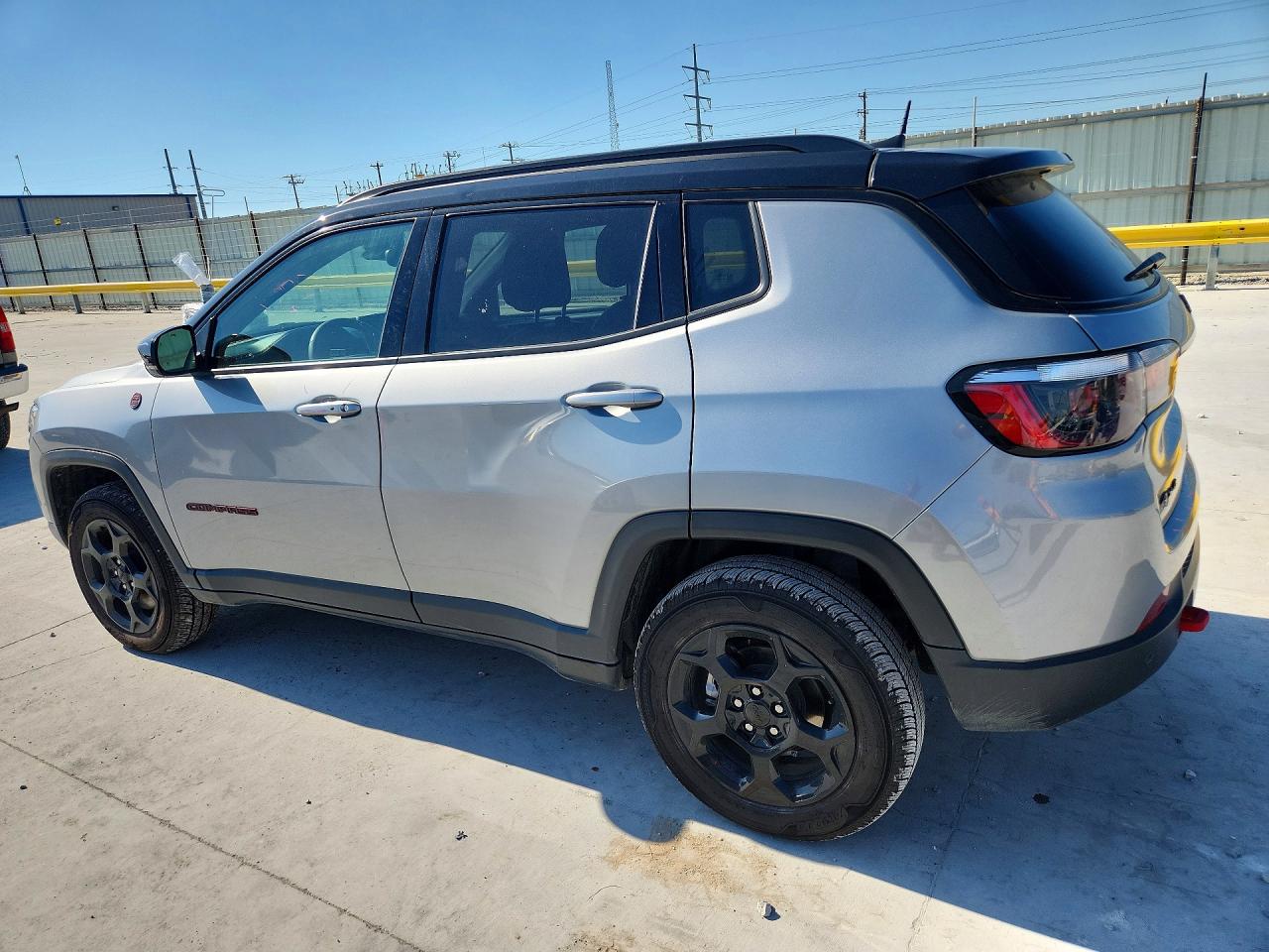 2023 Jeep Compass Trailhawk Silver vin: 3C4NJDDN6PT564667