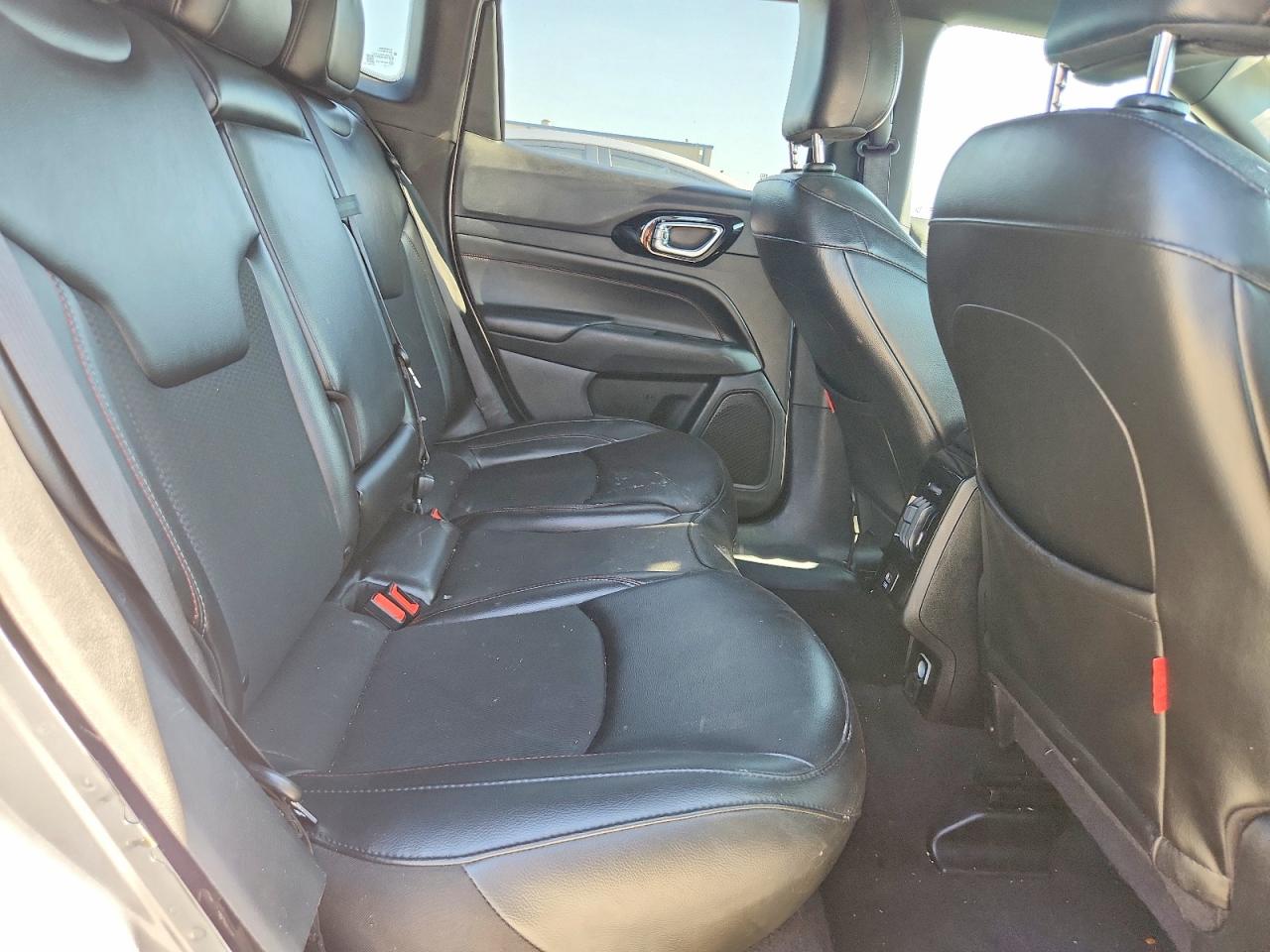 2023 Jeep Compass Trailhawk Silver vin: 3C4NJDDN6PT564667