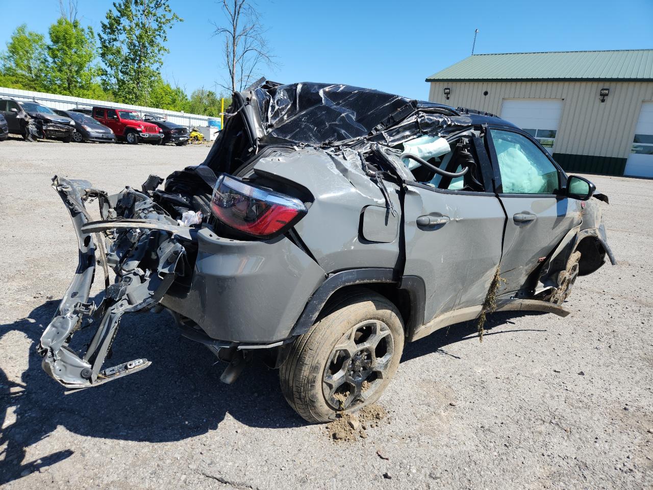 2023 Jeep Compass Trailhawk Gray vin: 3C4NJDDNXPT565790 Damage: Right Tail Light, Broken, Replacement Required