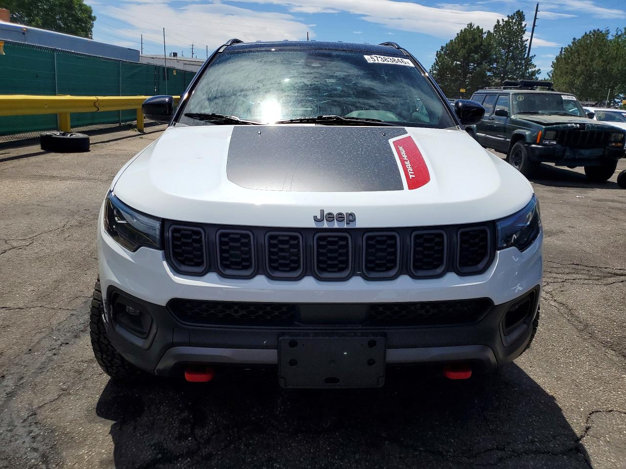 2025 Jeep Compass Trailhawk Белый vin: 3C4NJDDNXST520907