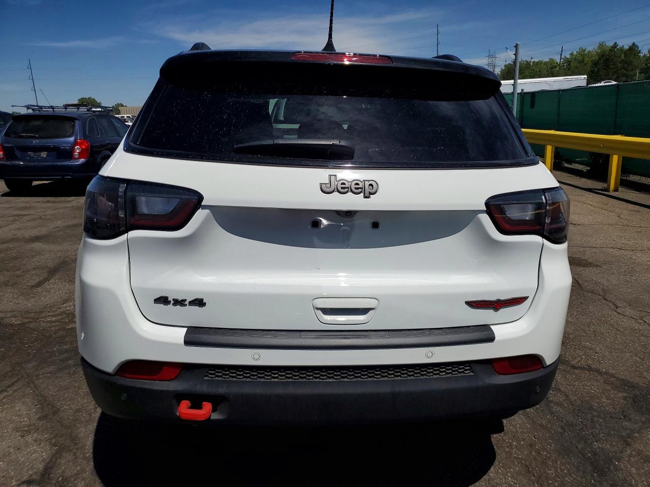 2025 Jeep Compass Trailhawk Белый vin: 3C4NJDDNXST520907