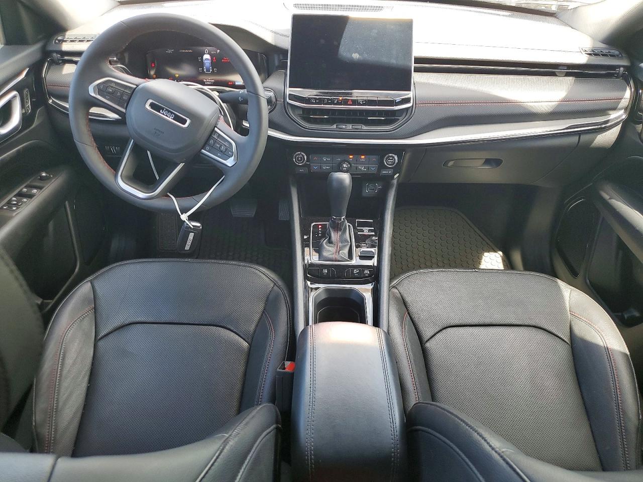 2025 Jeep Compass Trailhawk Белый vin: 3C4NJDDNXST520907