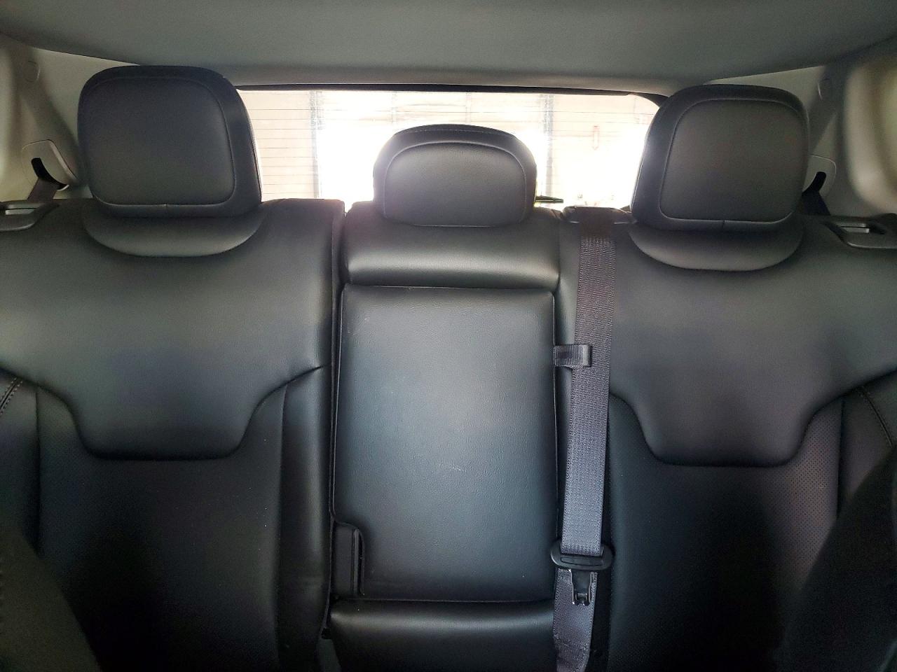 2022 Jeep Compass Latitude Lux Burgundy vin: 3C4NJDFB2NT213030