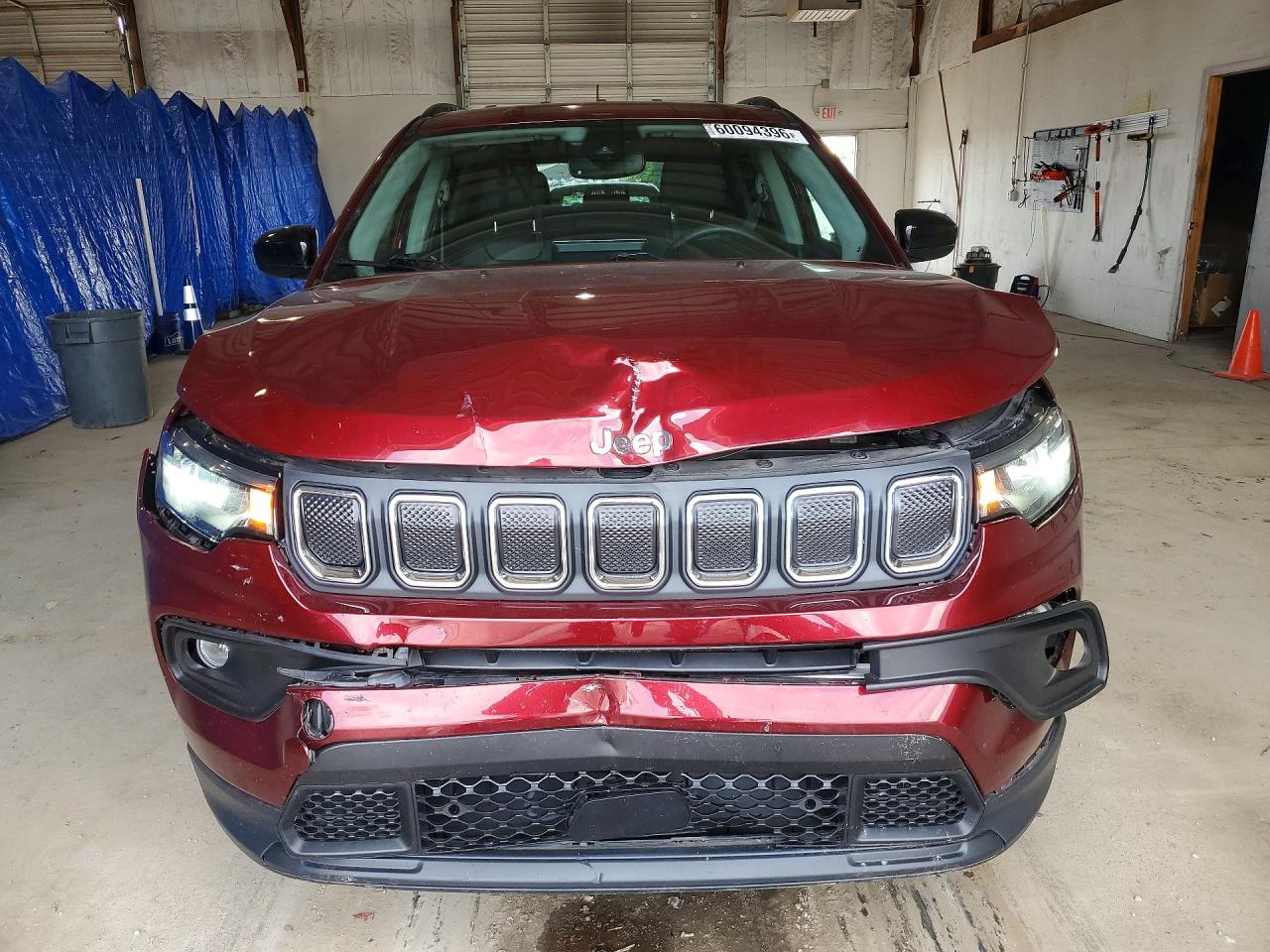 2022 Jeep Compass Latitude Lux Burgundy vin: 3C4NJDFB2NT213030