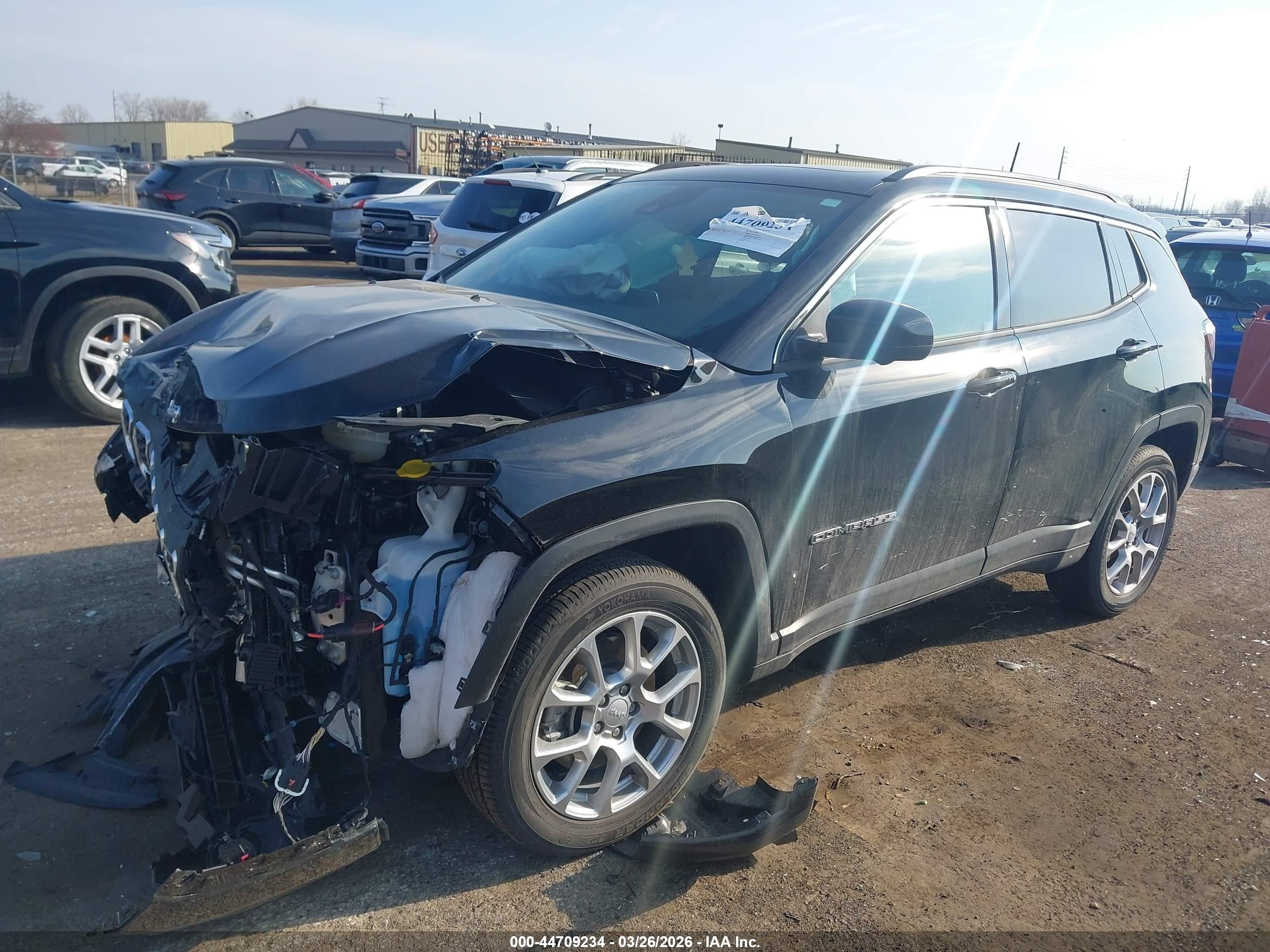 2024 Jeep Compass Latitude Lux Fwd Black vin: 3C4NJDFN8RT136616