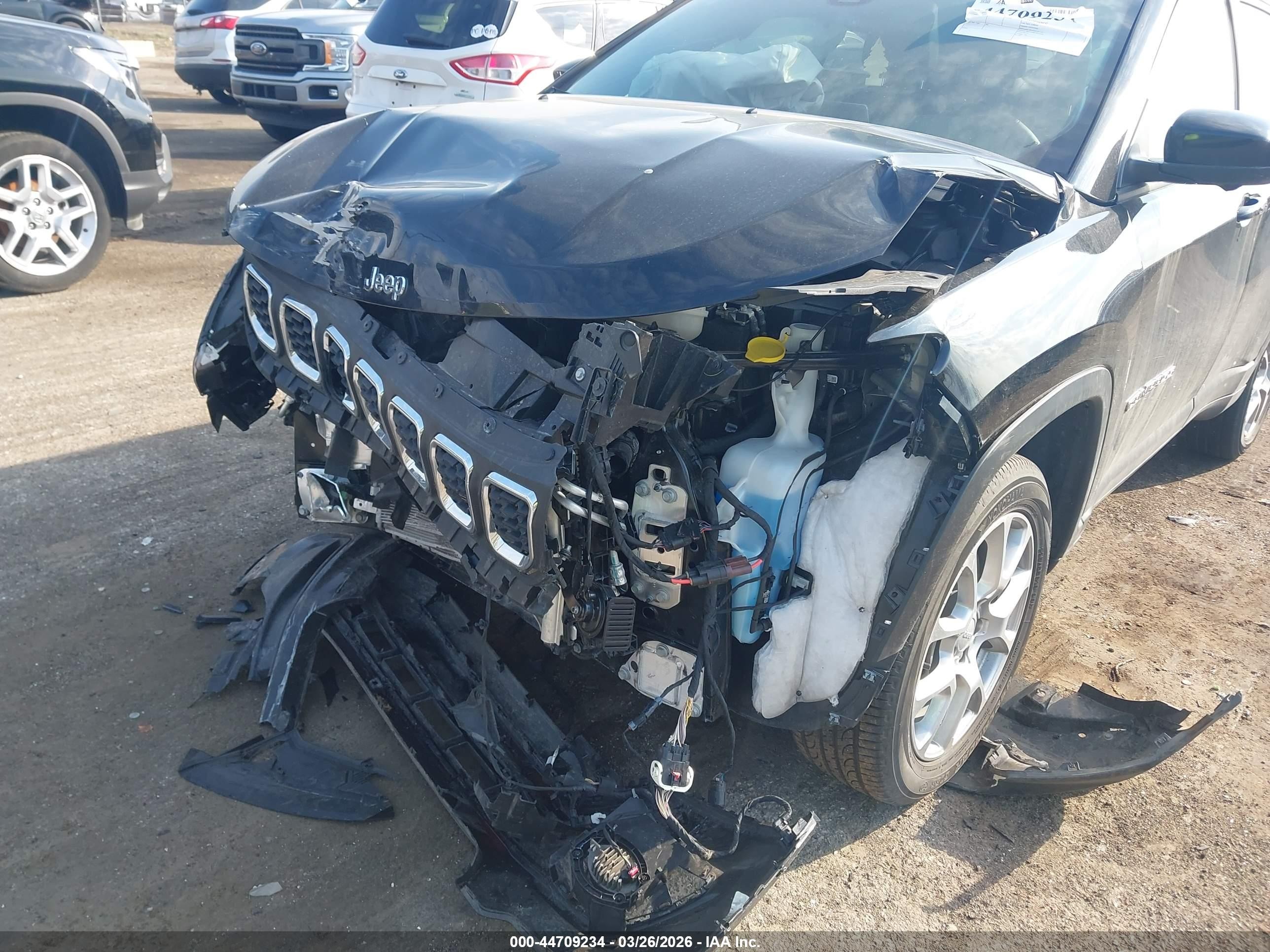 2024 Jeep Compass Latitude Lux Fwd Black vin: 3C4NJDFN8RT136616