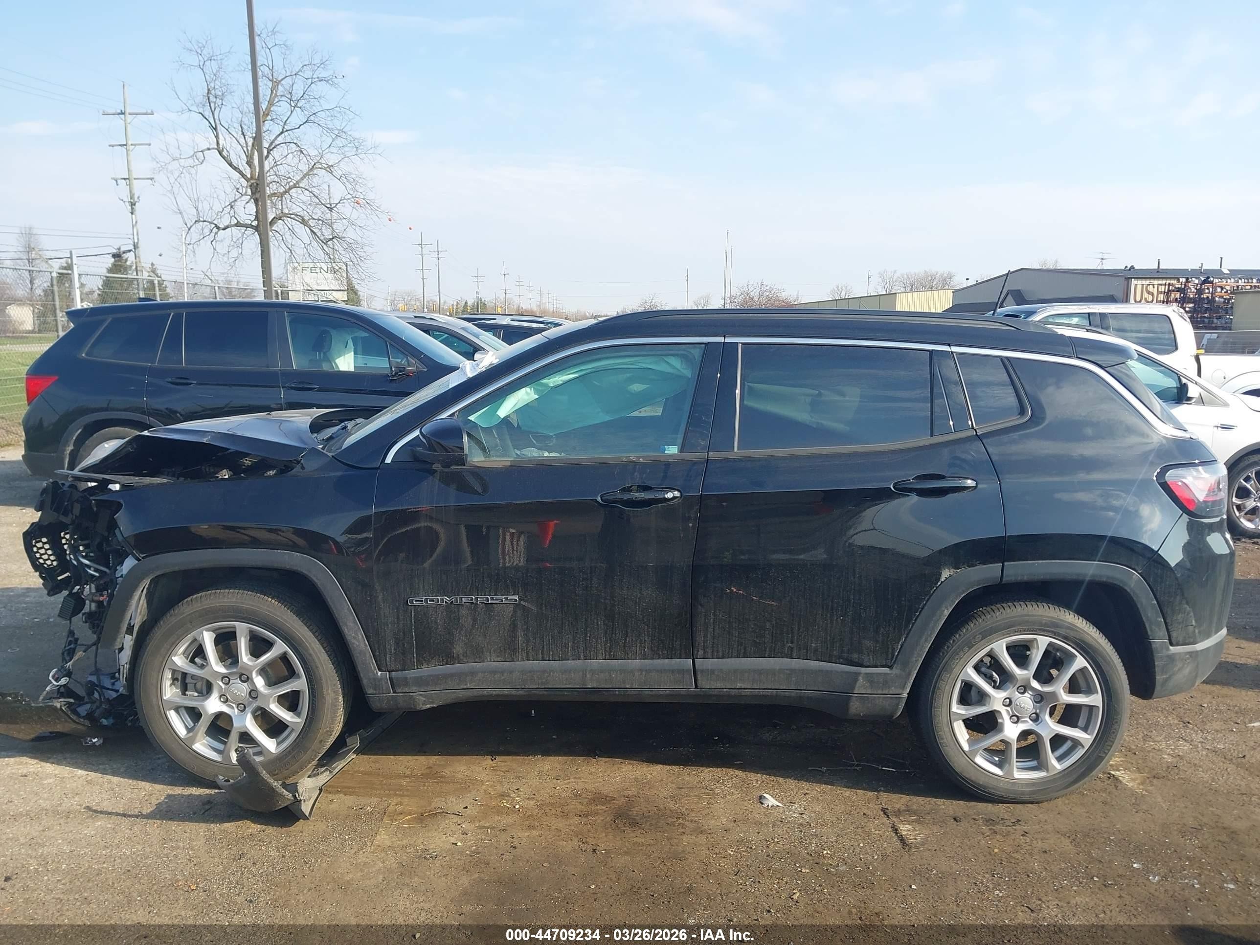 2024 Jeep Compass Latitude Lux Fwd Black vin: 3C4NJDFN8RT136616