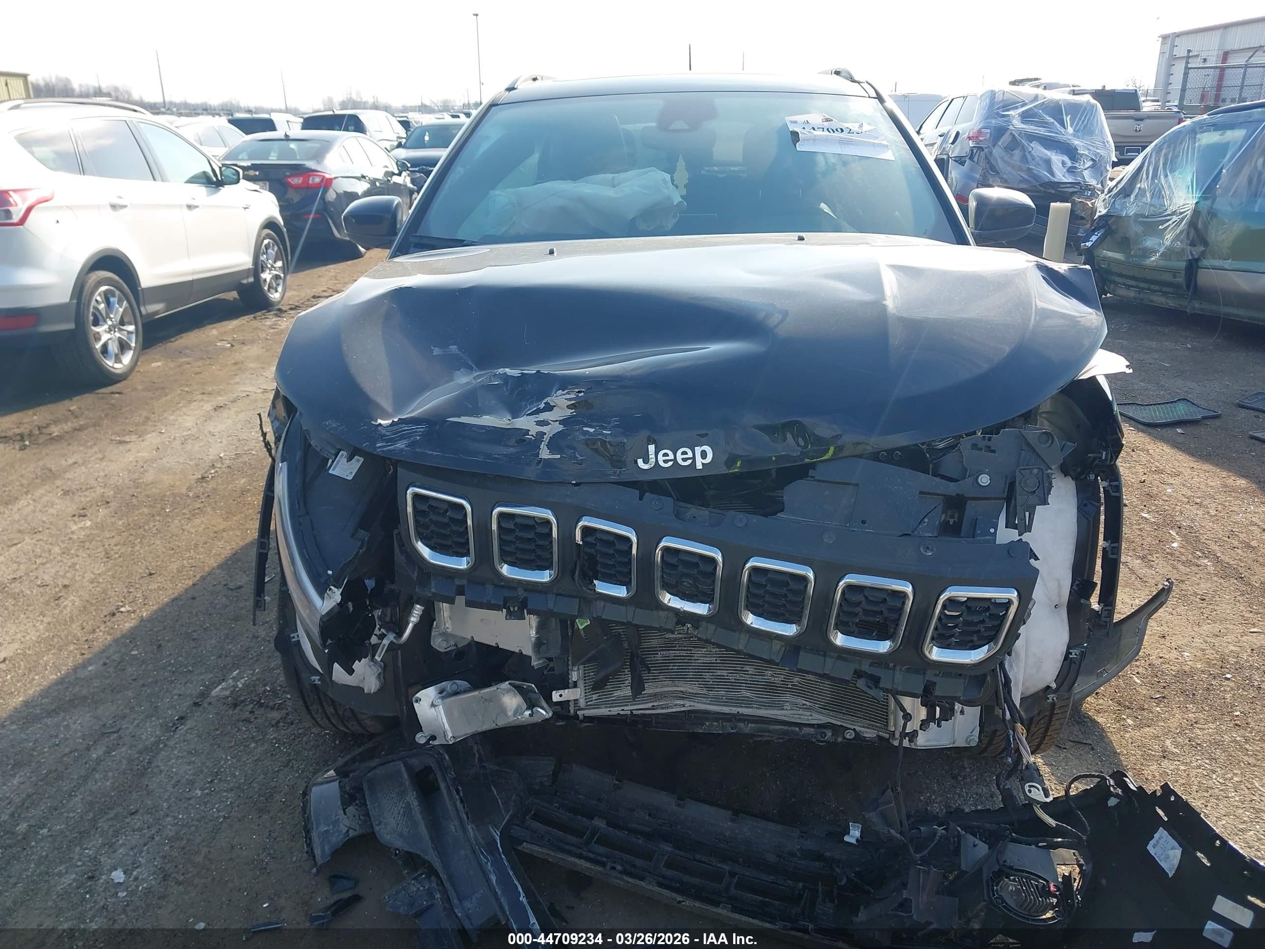 2024 Jeep Compass Latitude Lux Fwd Black vin: 3C4NJDFN8RT136616