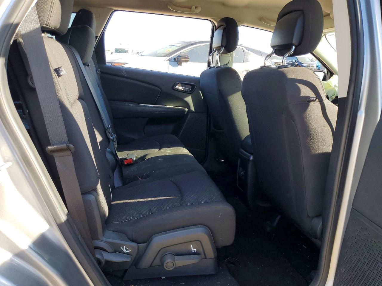 2017 Dodge Journey Se Silver vin: 3C4PDCAB0HT545019