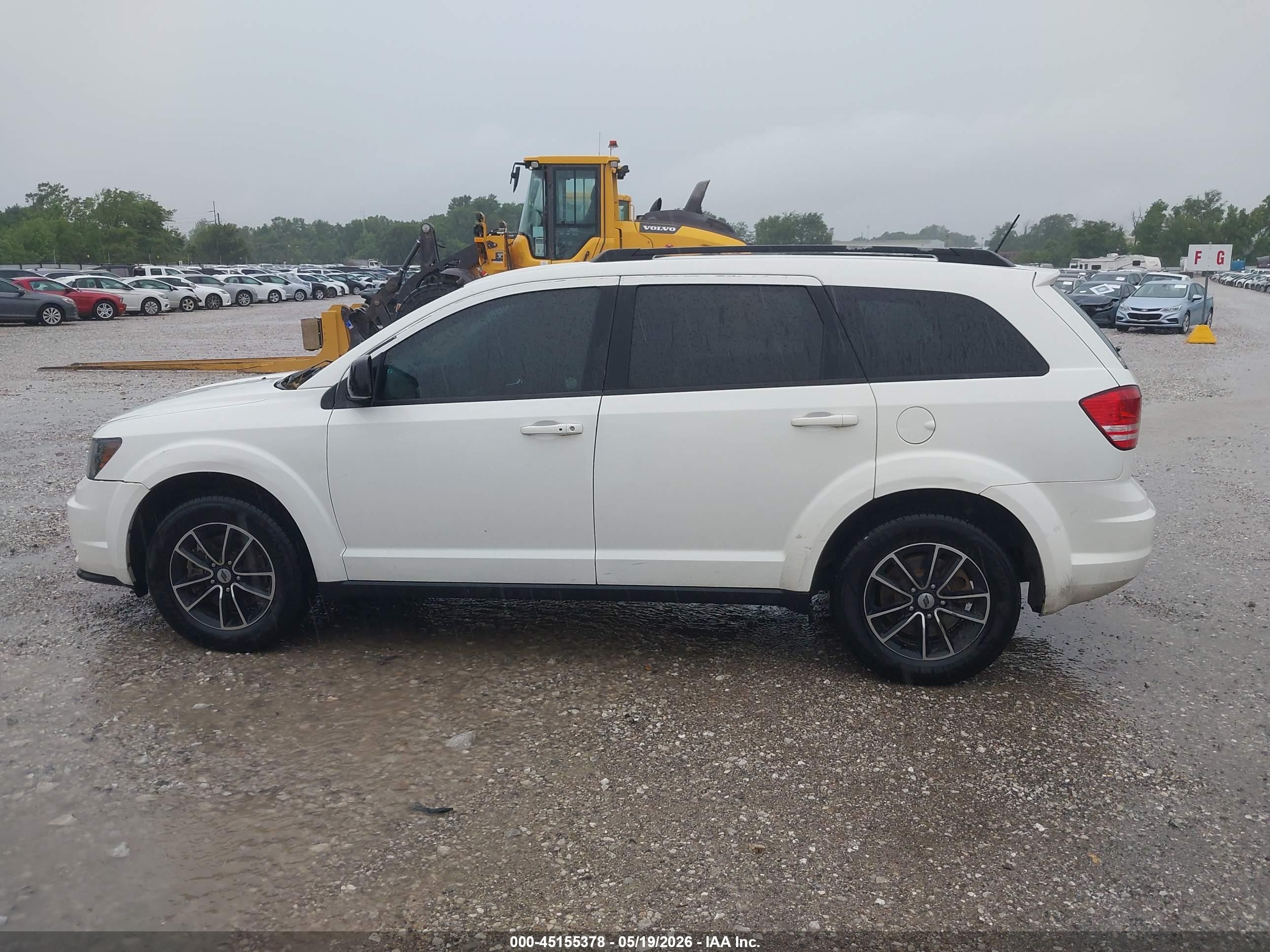 2018 Dodge Journey Se White vin: 3C4PDCAB1JT216660