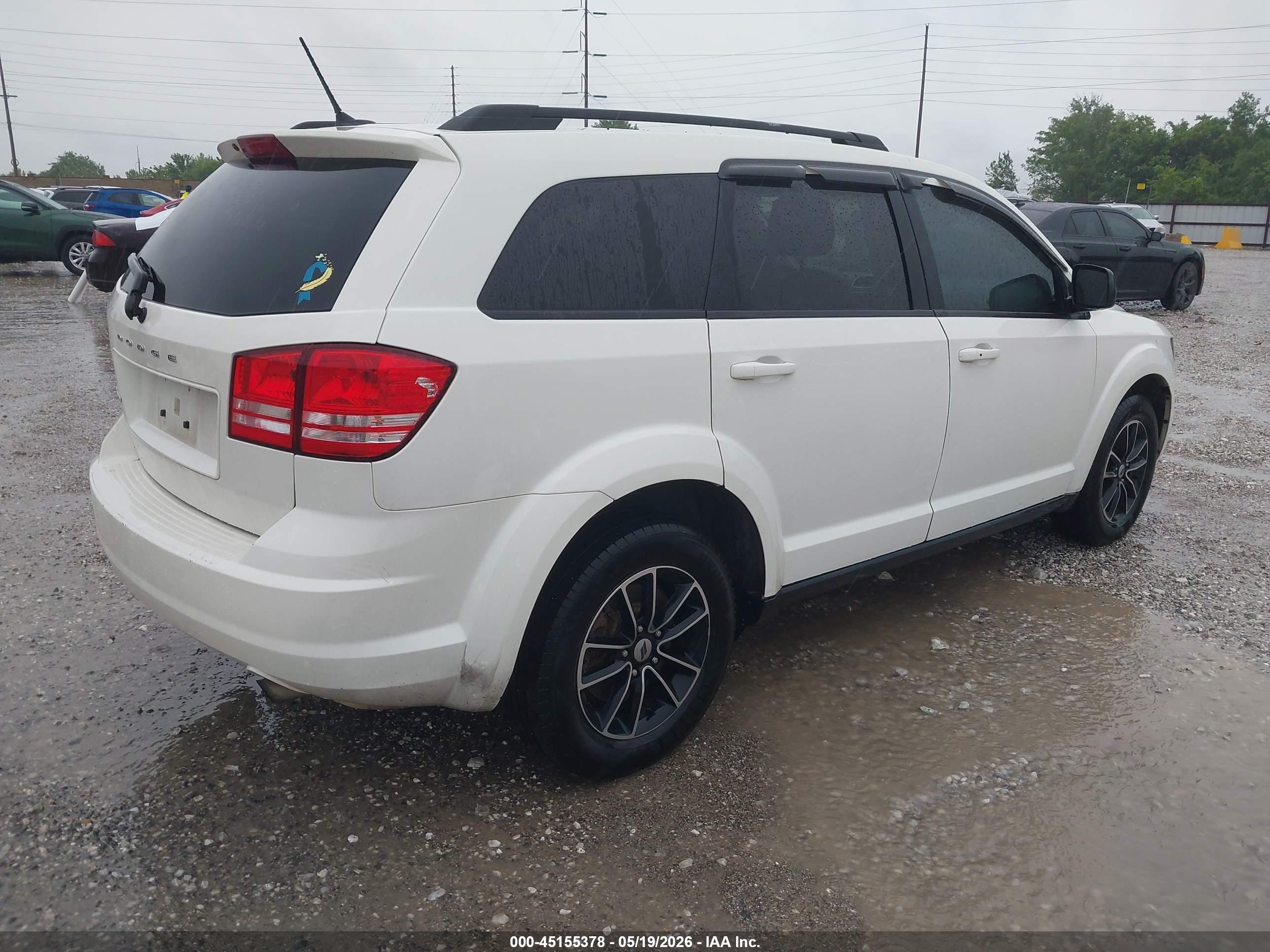 2018 Dodge Journey Se White vin: 3C4PDCAB1JT216660