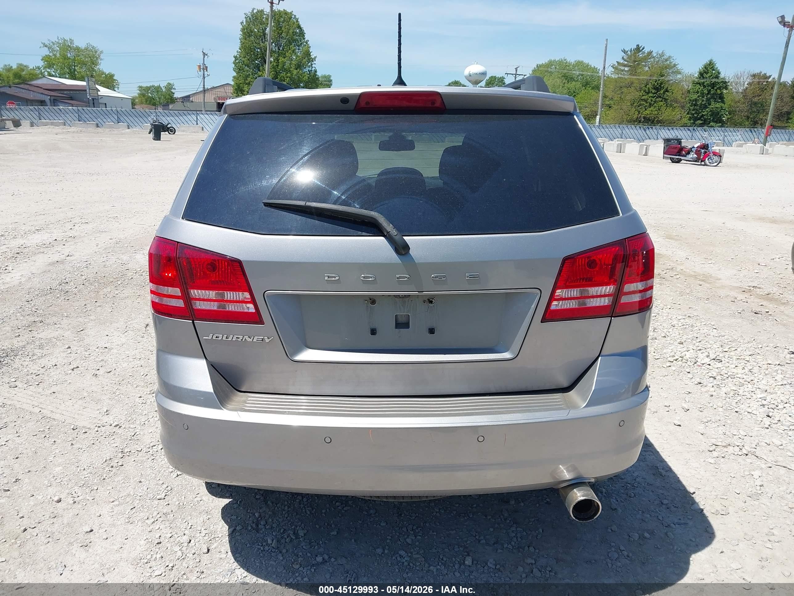2020 Dodge Journey Se Value Silver vin: 3C4PDCAB1LT207332