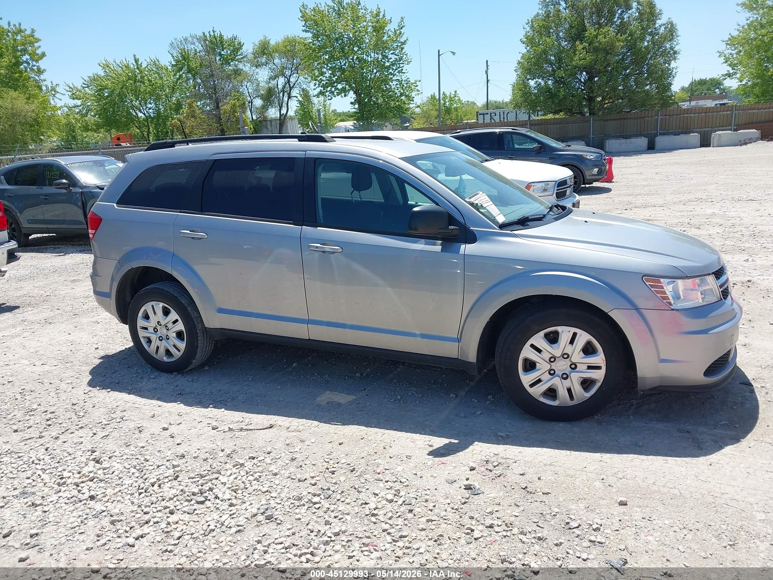 2020 Dodge Journey Se Value Silver vin: 3C4PDCAB1LT207332