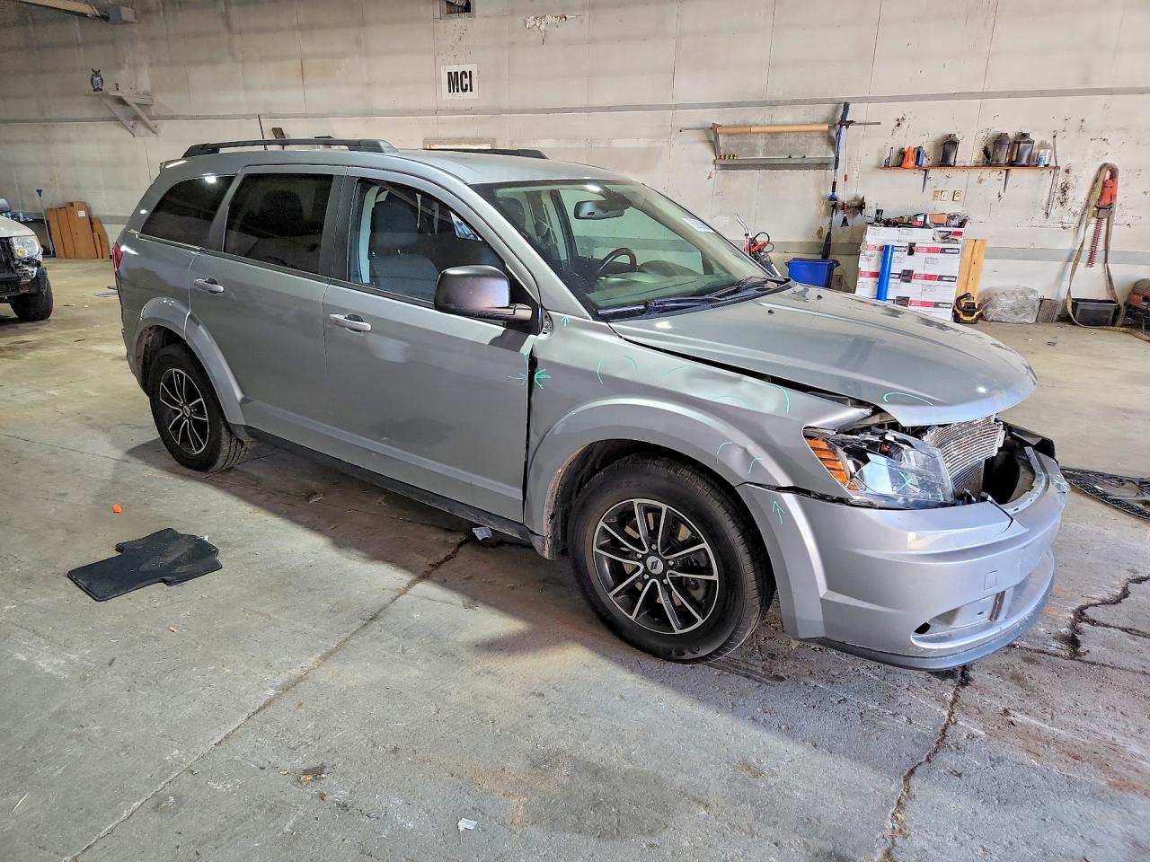 2020 Dodge Journey Se Серебряный vin: 3C4PDCAB1LT271788