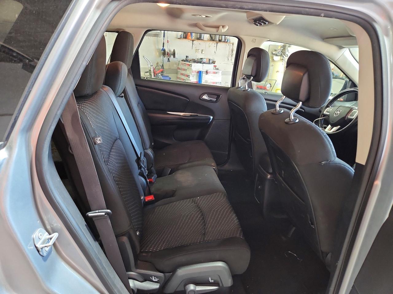 2020 Dodge Journey Se Серебряный vin: 3C4PDCAB1LT271788