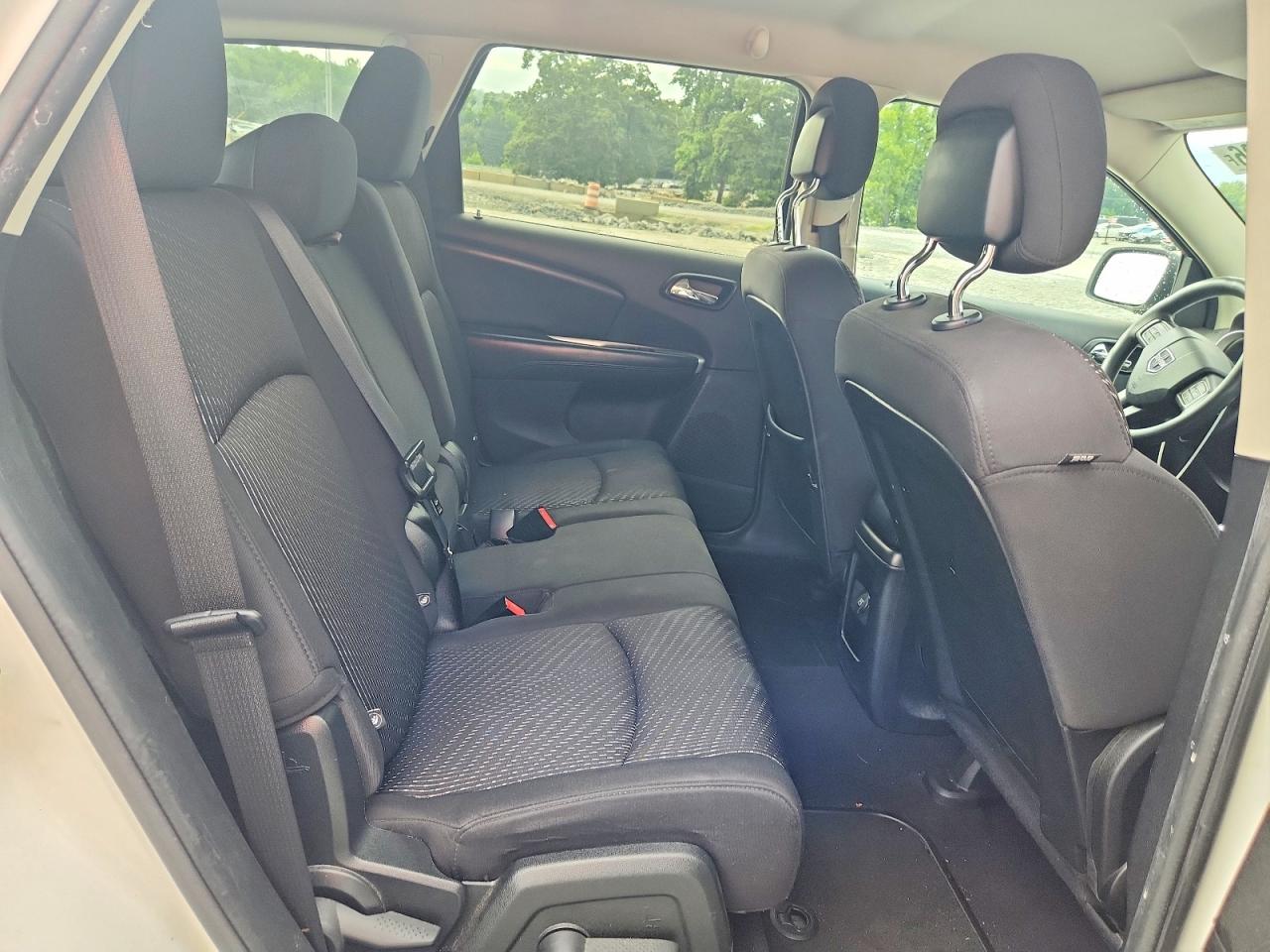 2013 Dodge Journey Se White vin: 3C4PDCAB2DT610379