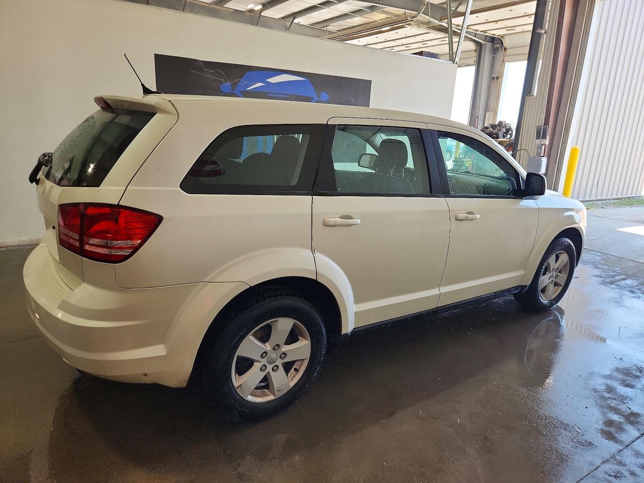 2015 Dodge Journey Se White vin: 3C4PDCAB2FT599600