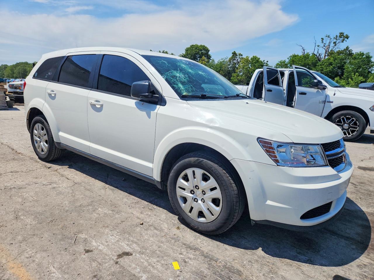 2015 Dodge Journey Se Белый vin: 3C4PDCAB2FT753108