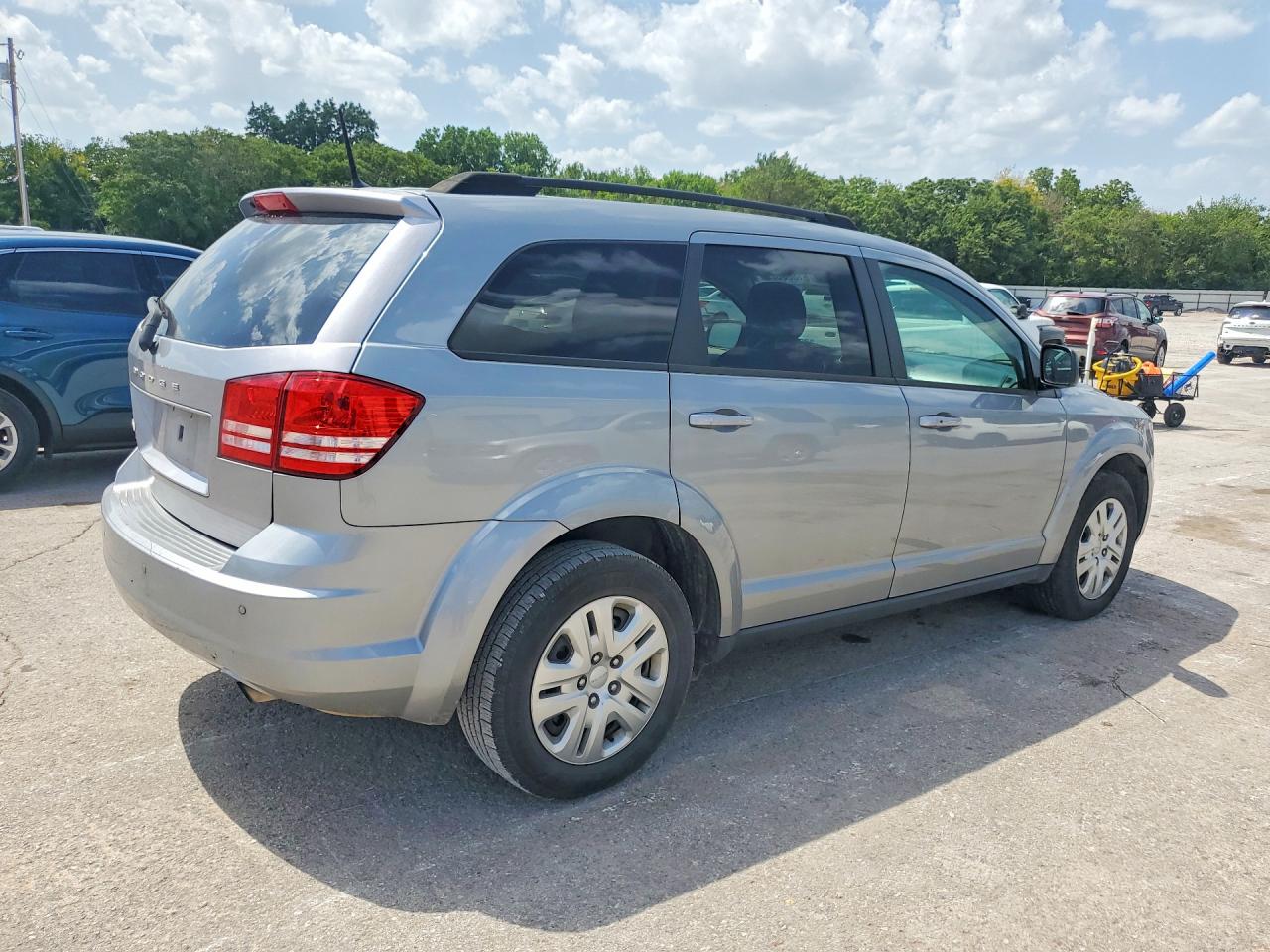 2020 Dodge Journey Se Silver vin: 3C4PDCAB2LT277891
