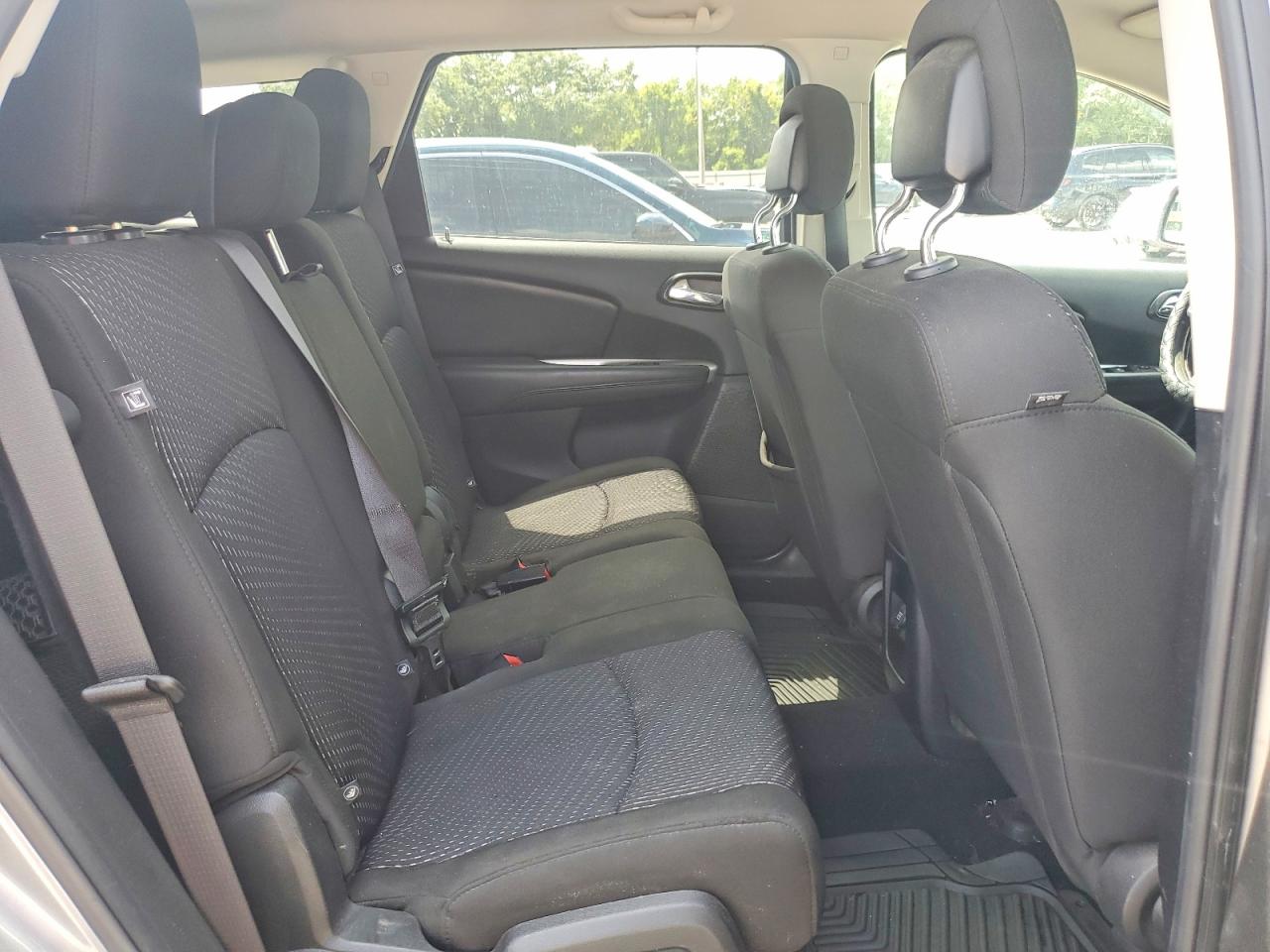 2020 Dodge Journey Se Silver vin: 3C4PDCAB2LT277891