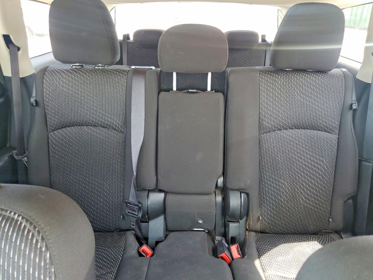 2020 Dodge Journey Se Silver vin: 3C4PDCAB2LT277891