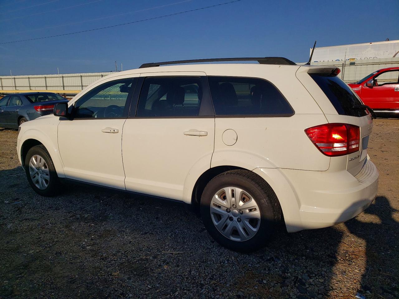 2019 Dodge Journey Se Белый vin: 3C4PDCAB3KT747165