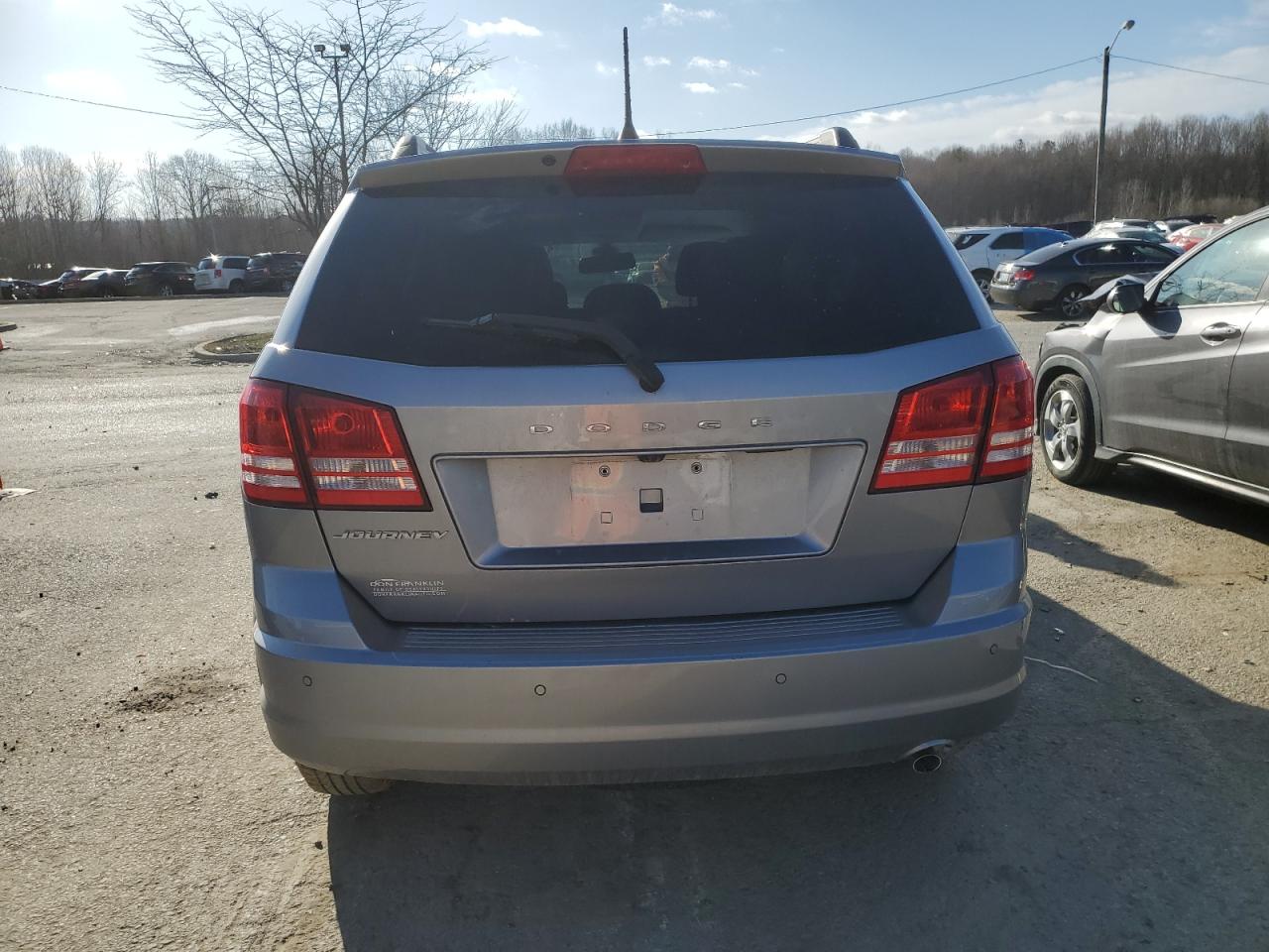 2020 Dodge Journey Se   Silver vin: 3C4PDCAB5LT269333