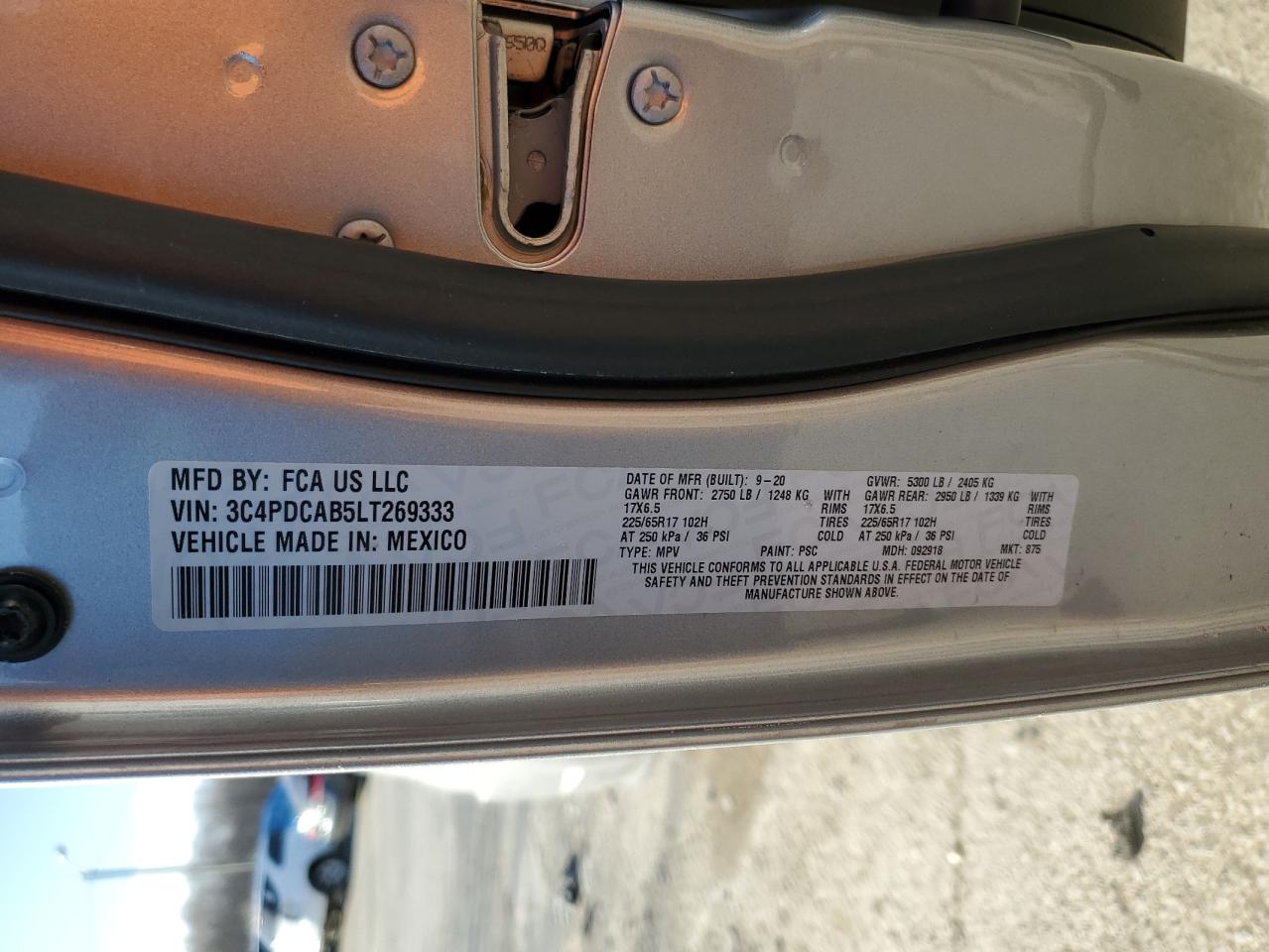 2020 Dodge Journey Se   Silver vin: 3C4PDCAB5LT269333