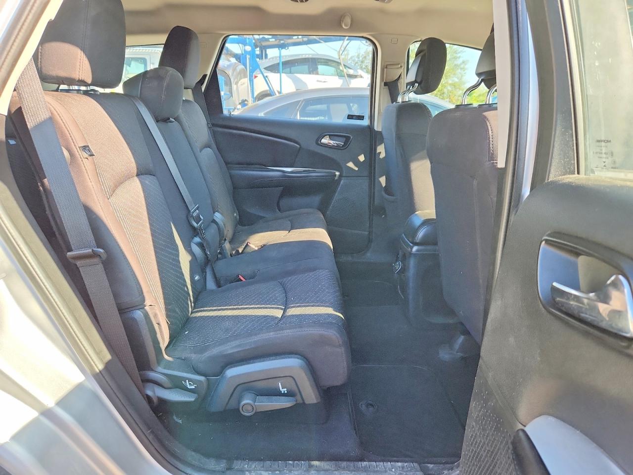 2014 Dodge Journey Se Silver vin: 3C4PDCAB6ET115930