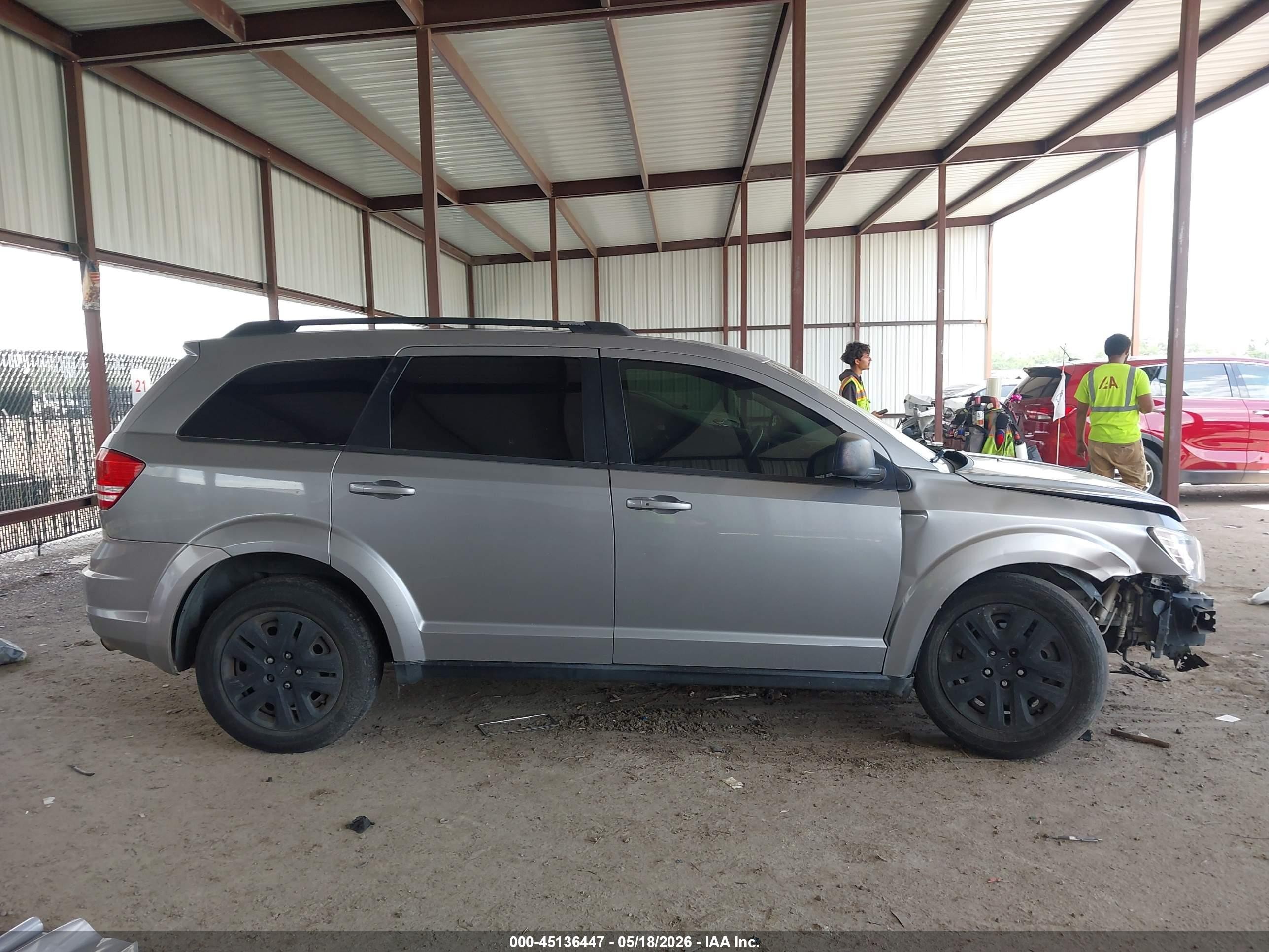 2016 Dodge Journey Se Silver vin: 3C4PDCAB6GT239005