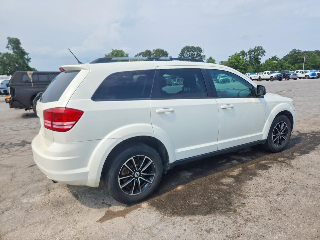 2018 Dodge Journey Se Белый vin: 3C4PDCAB6JT347499