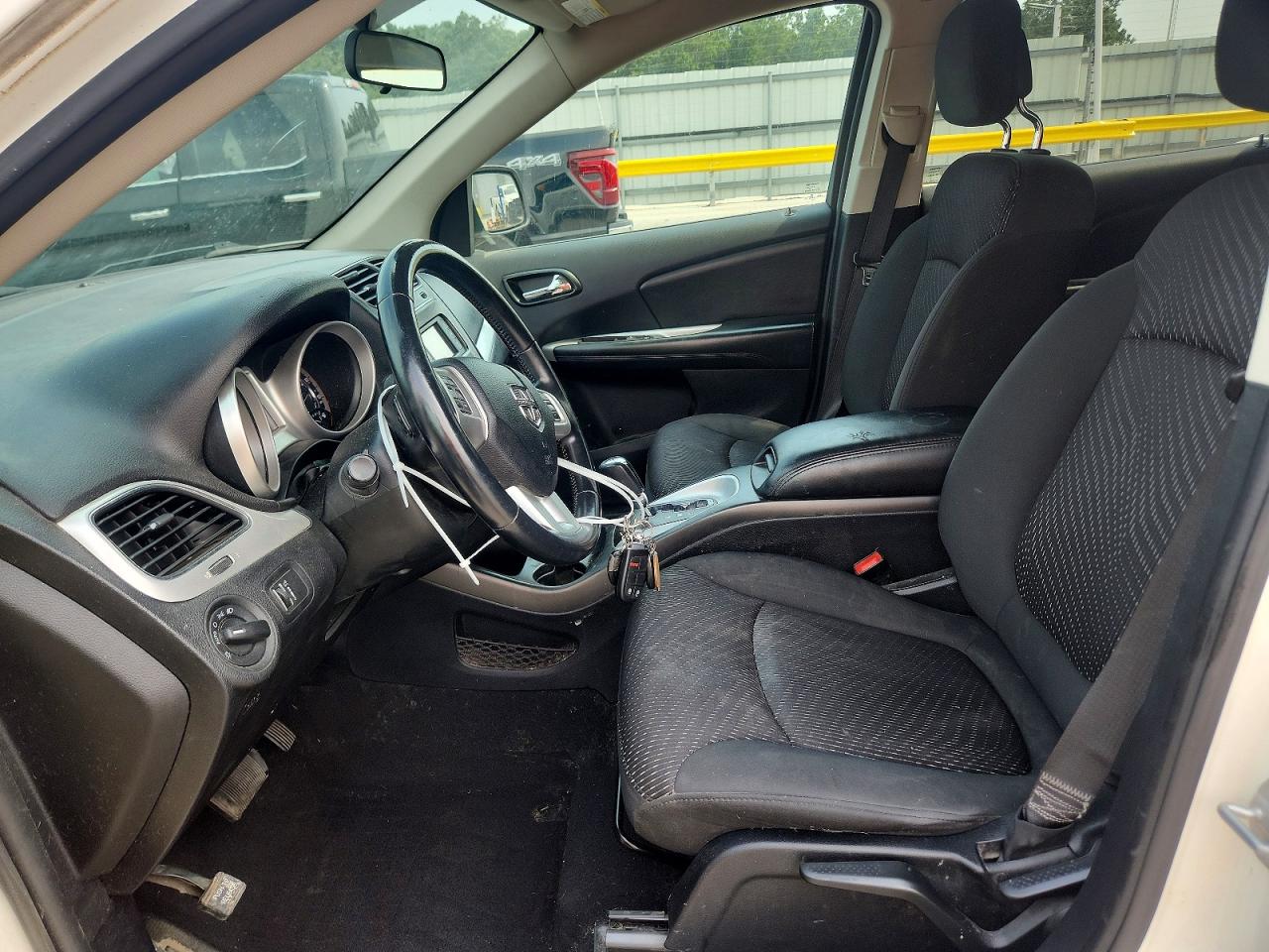 2018 Dodge Journey Se Белый vin: 3C4PDCAB6JT347499