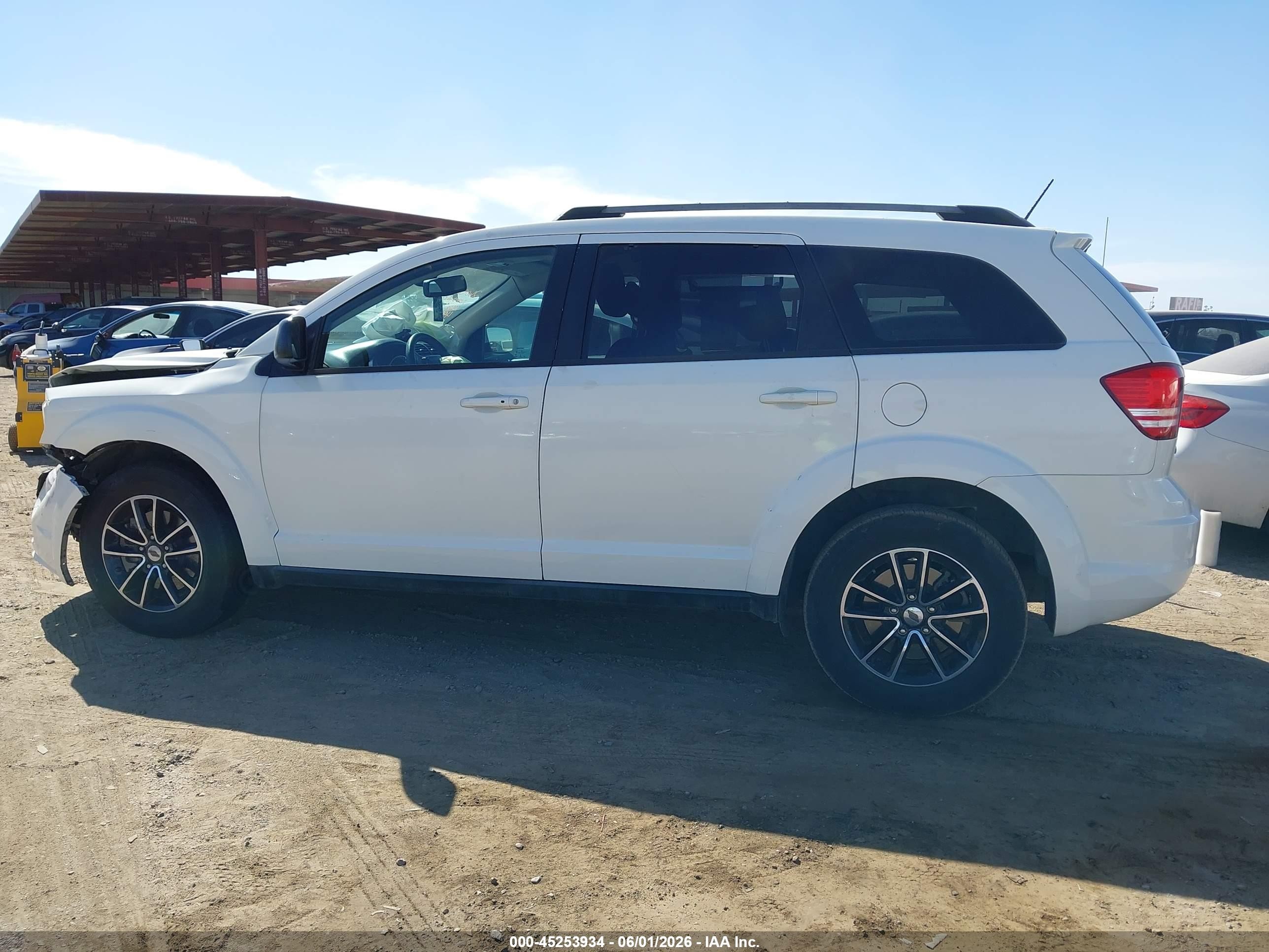 2018 Dodge Journey Se White vin: 3C4PDCAB7JT444999