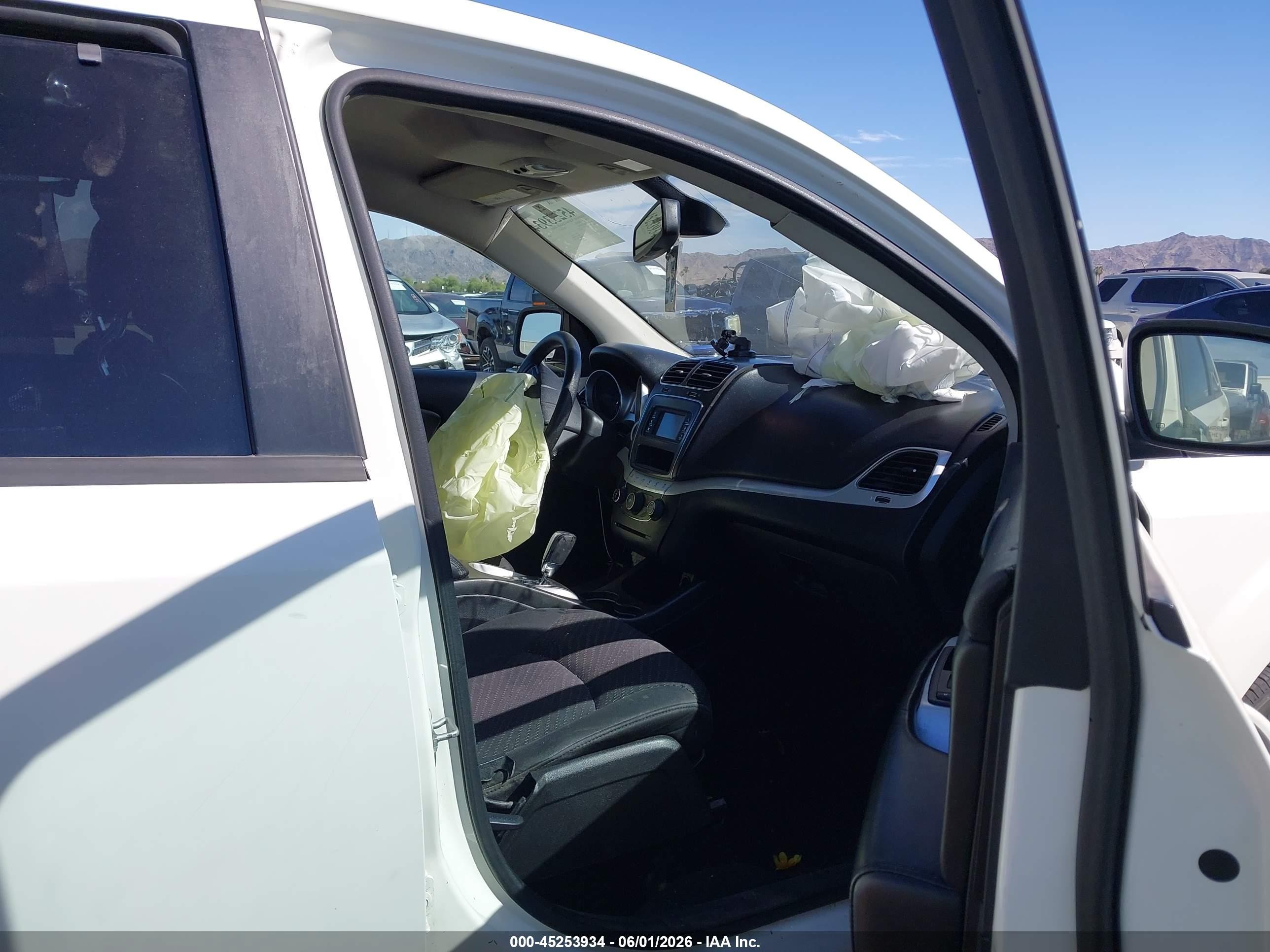 2018 Dodge Journey Se White vin: 3C4PDCAB7JT444999