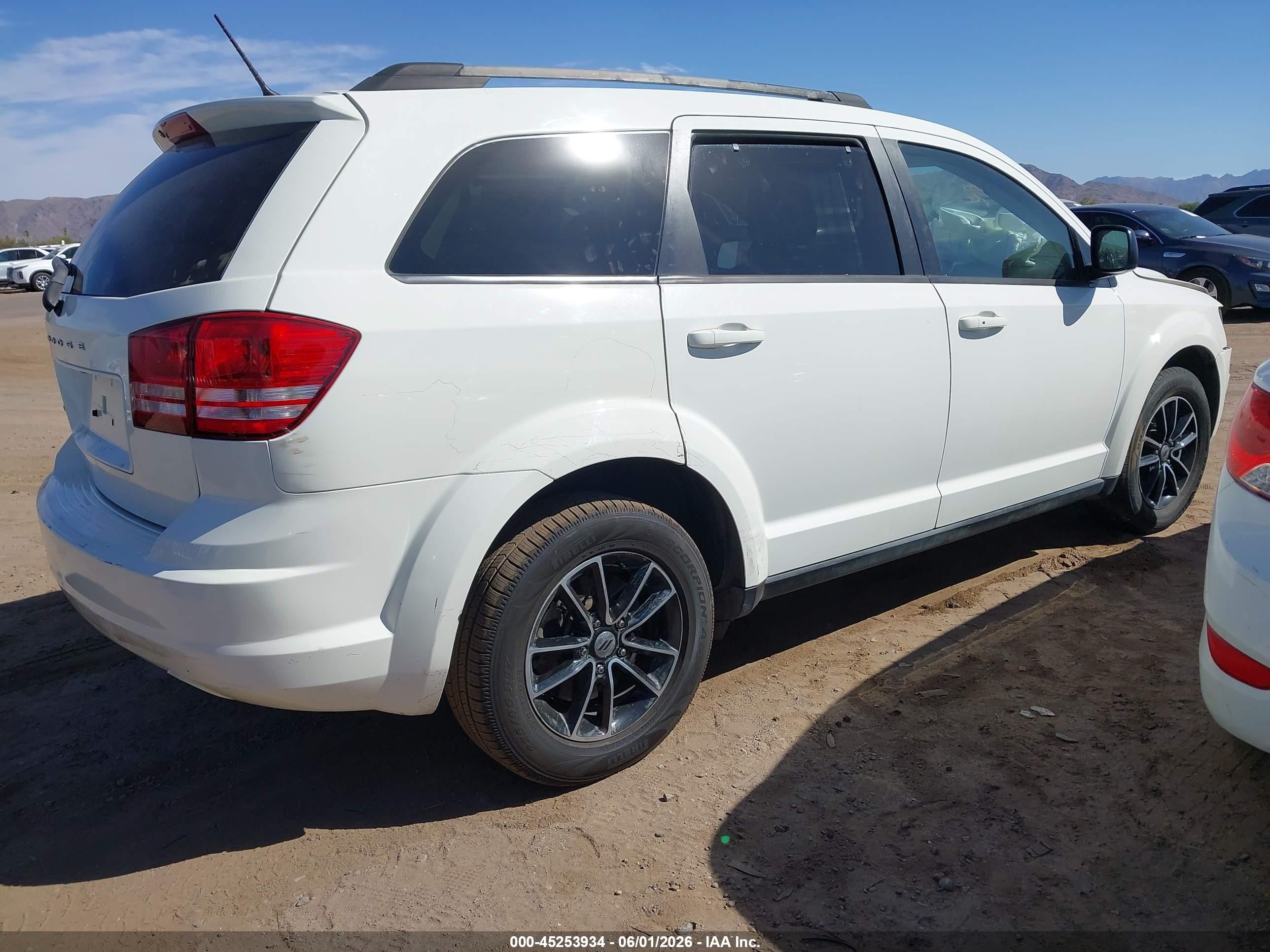 2018 Dodge Journey Se White vin: 3C4PDCAB7JT444999