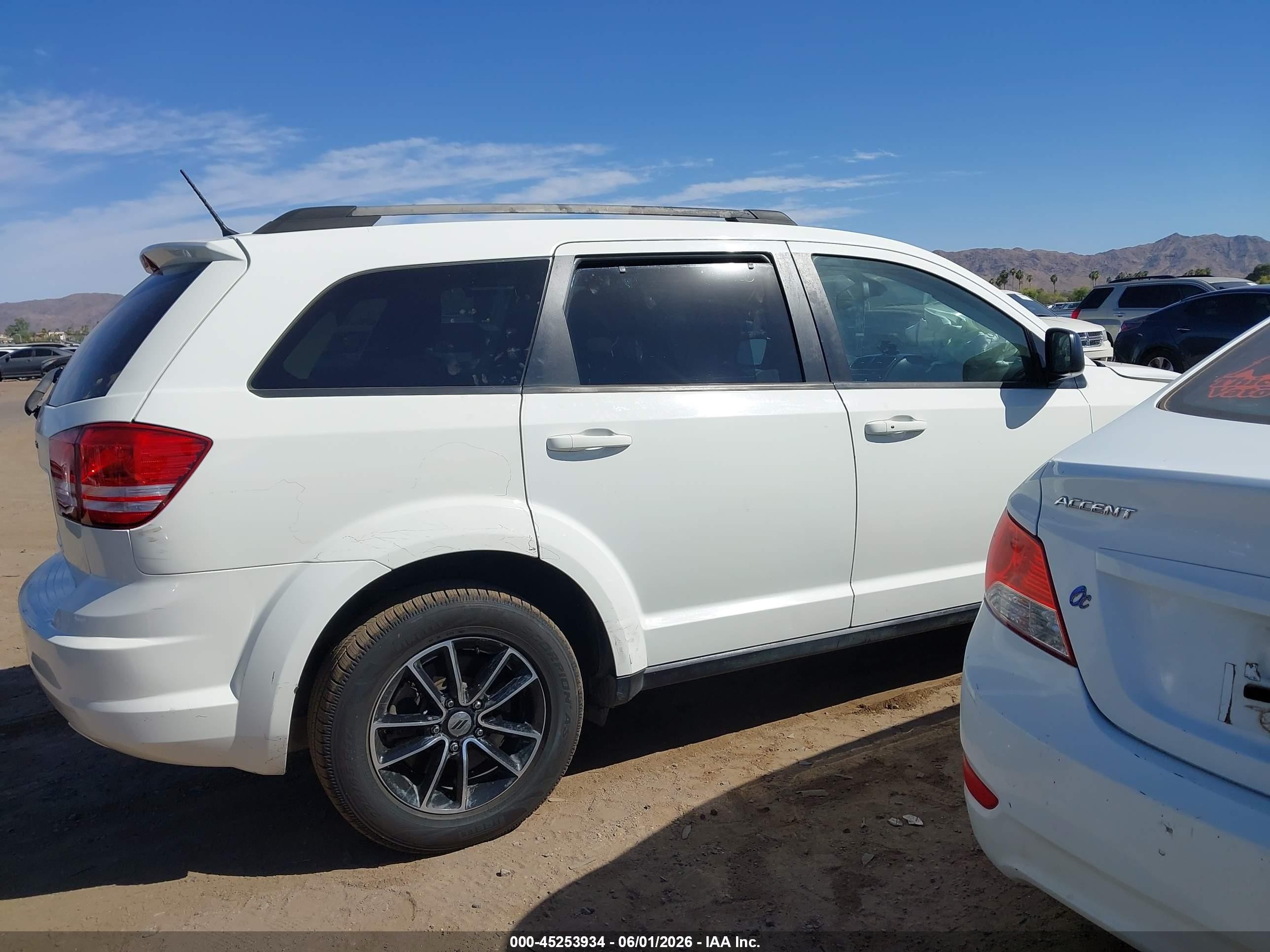2018 Dodge Journey Se White vin: 3C4PDCAB7JT444999