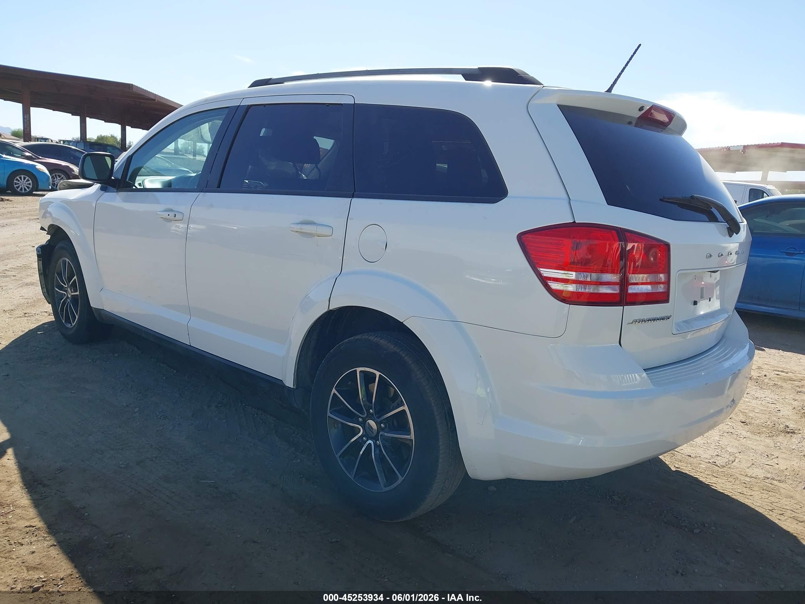 2018 Dodge Journey Se White vin: 3C4PDCAB7JT444999