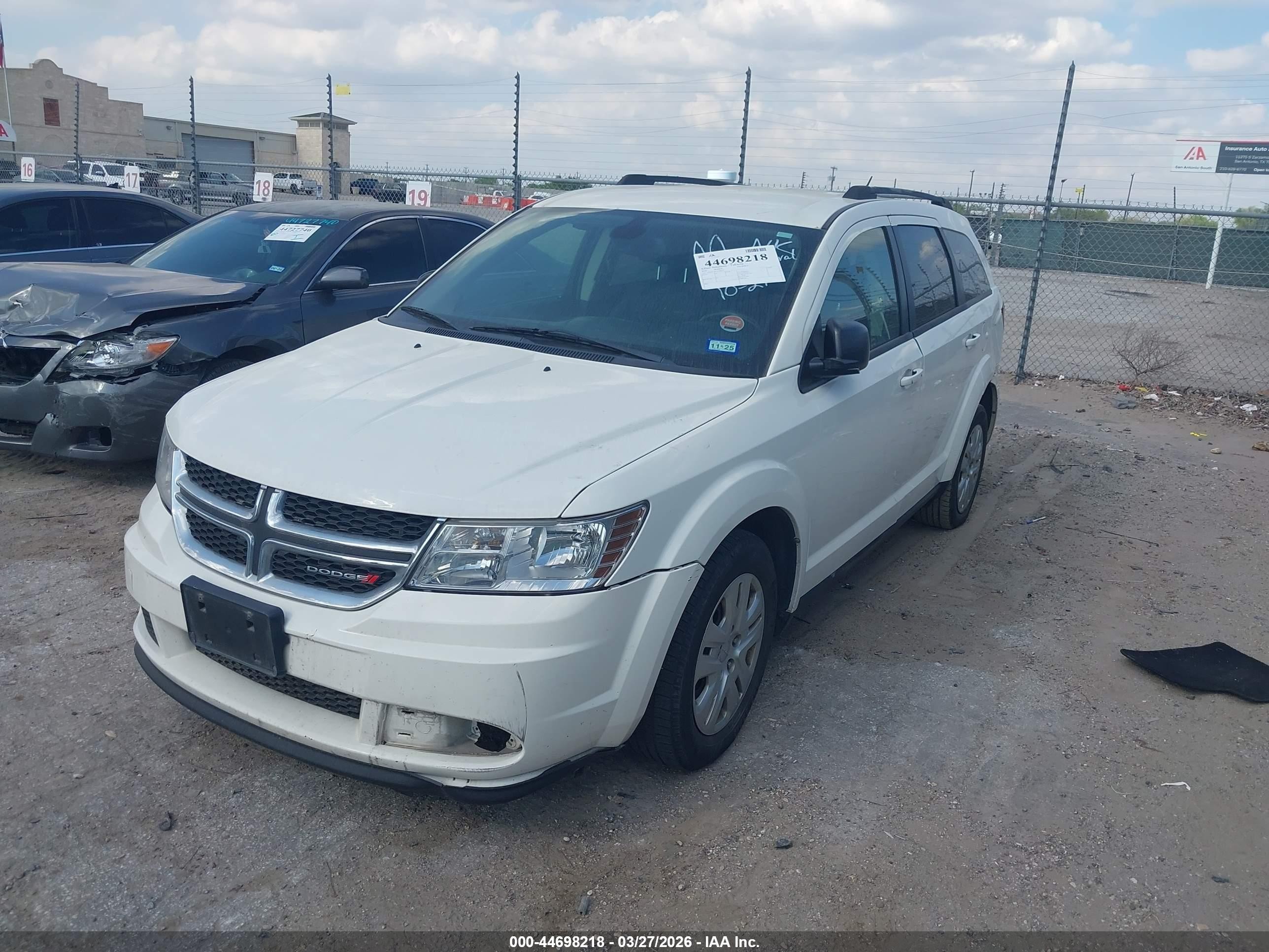 2018 Dodge Journey Se White vin: 3C4PDCAB7JT448213