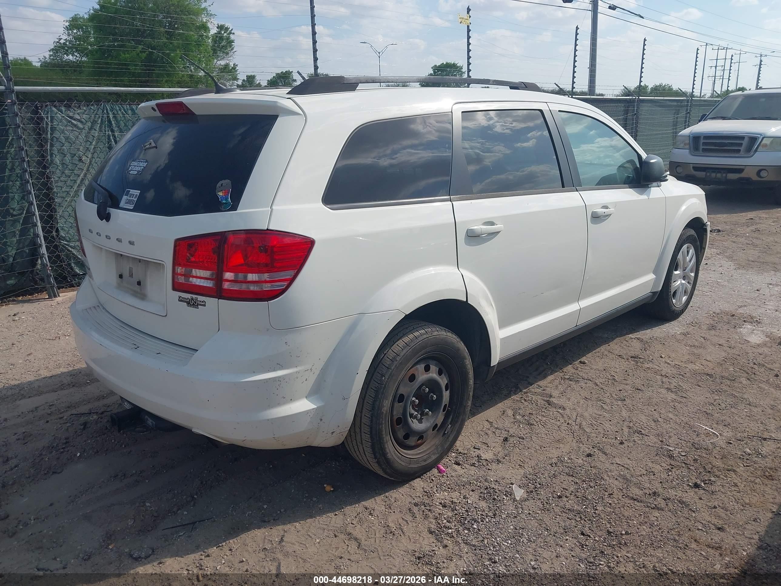 2018 Dodge Journey Se White vin: 3C4PDCAB7JT448213
