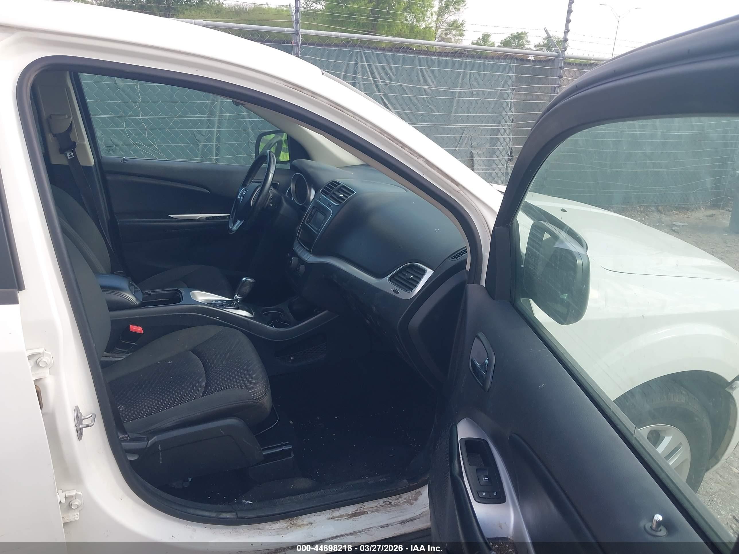 2018 Dodge Journey Se White vin: 3C4PDCAB7JT448213
