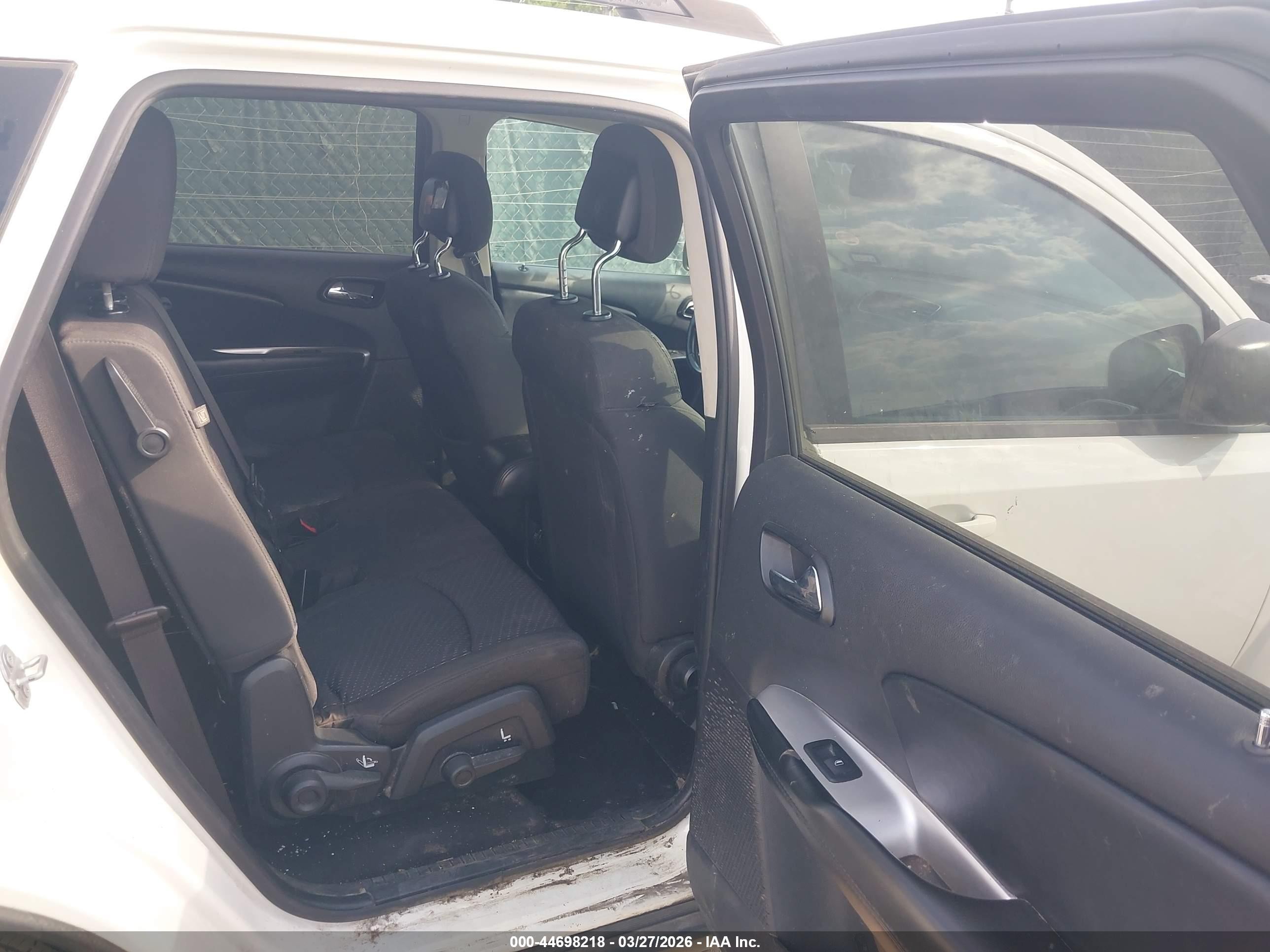 2018 Dodge Journey Se White vin: 3C4PDCAB7JT448213