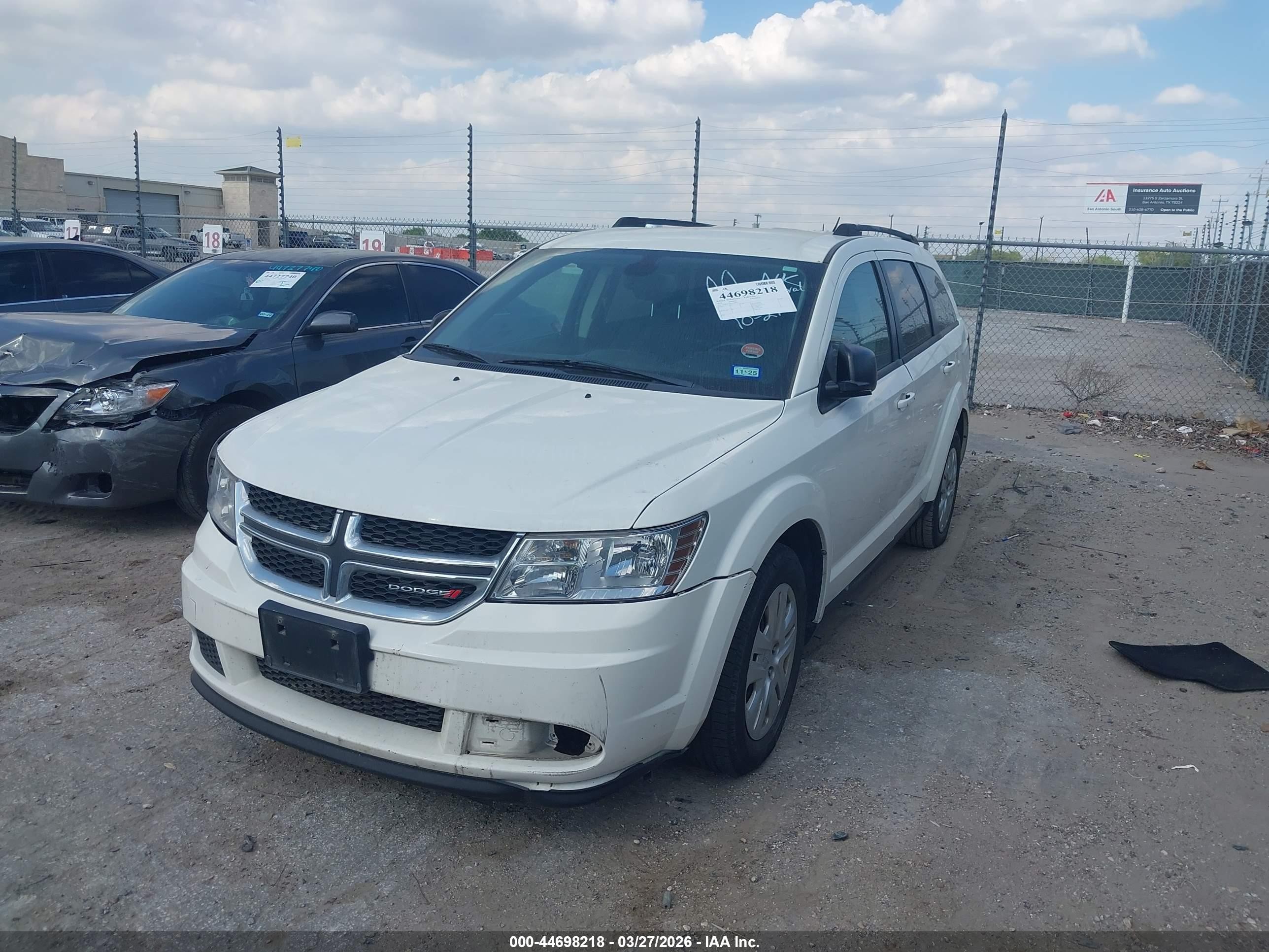 2018 Dodge Journey Se White vin: 3C4PDCAB7JT448213
