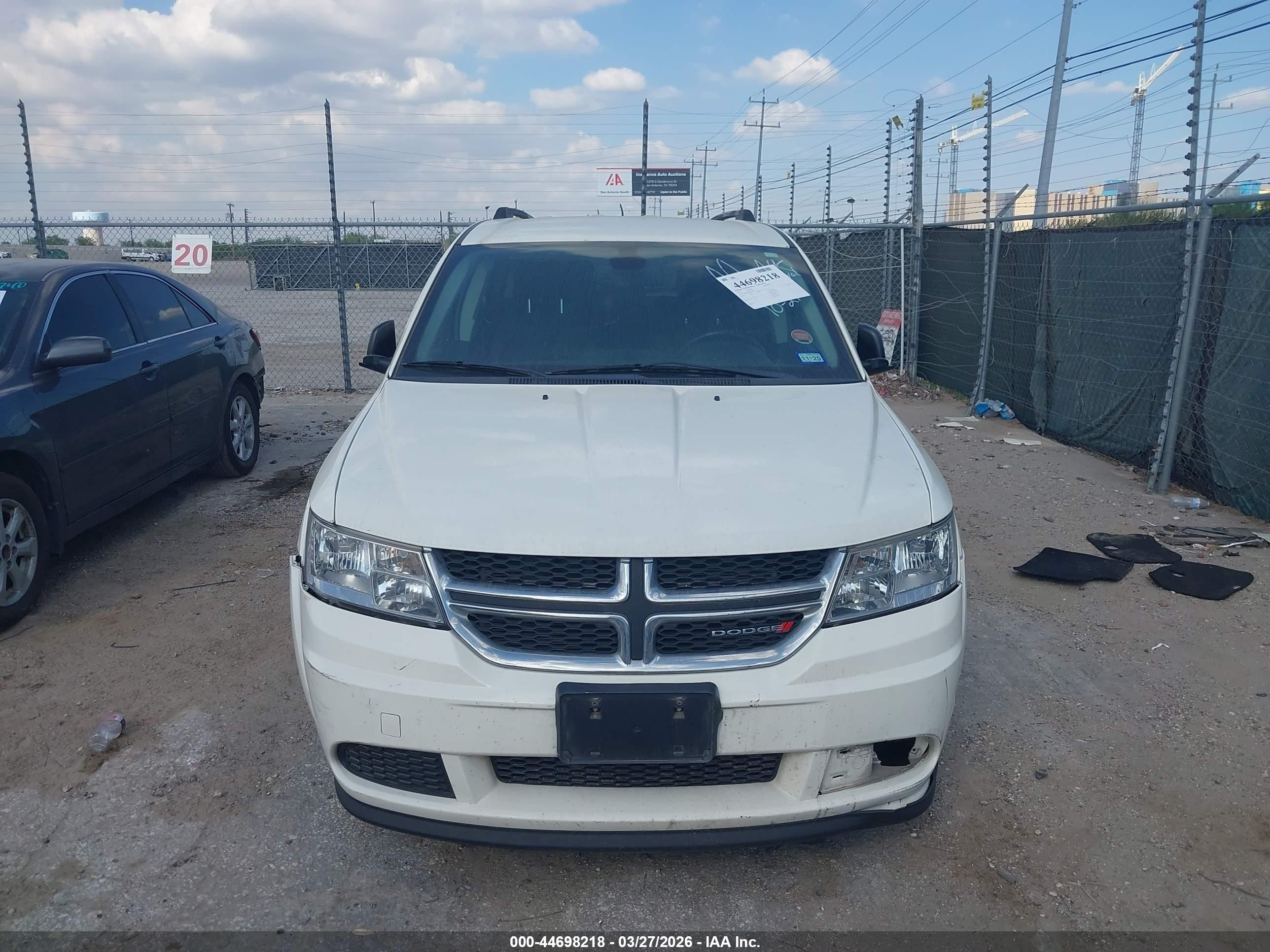 2018 Dodge Journey Se White vin: 3C4PDCAB7JT448213