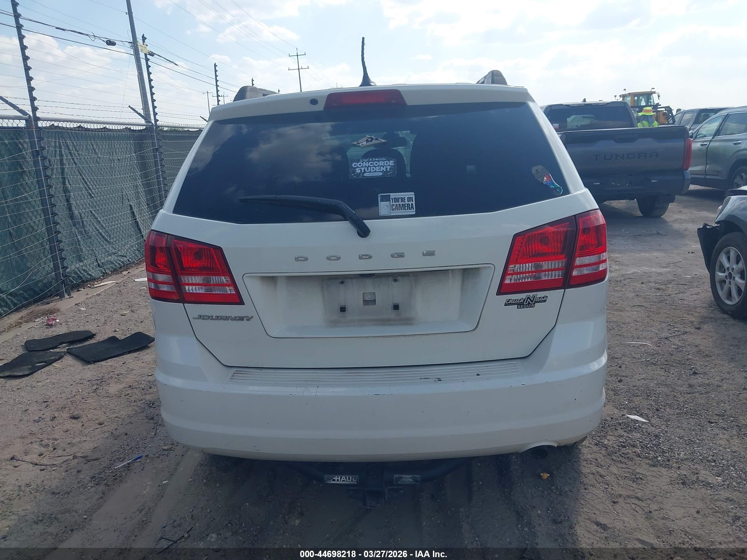2018 Dodge Journey Se White vin: 3C4PDCAB7JT448213